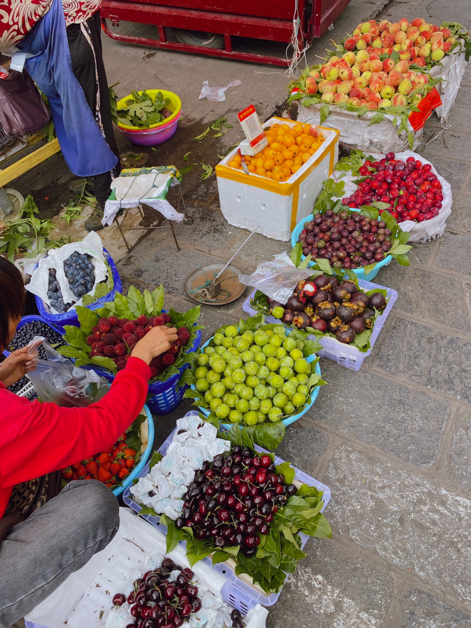 大理北门菜市场 路边的水果摊