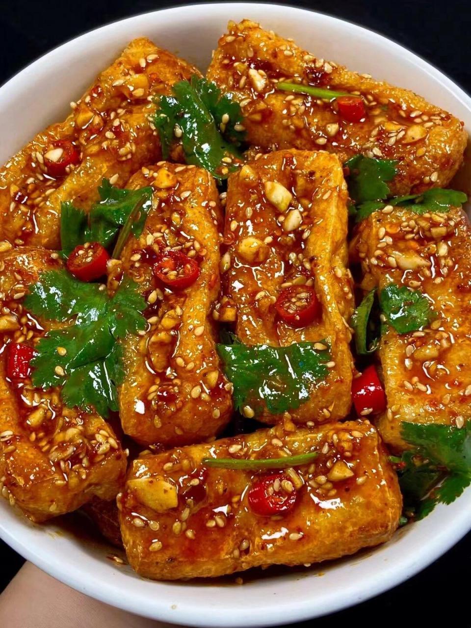 香辣的香菜拌脆皮豆腐真的是泰香了,巨好吃!