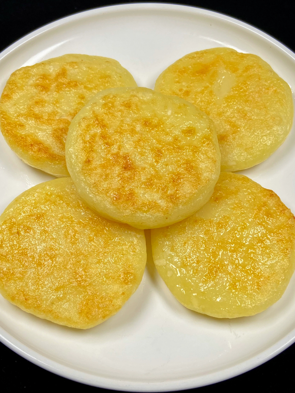 我妈做的香糯的奶香土豆饼可好吃啦!