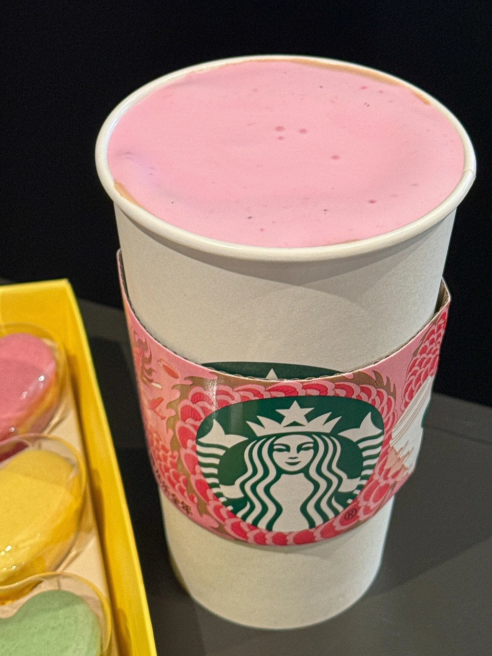 星巴克情人节限定!这杯粉色谁能拒绝啊!||啊啊啊星巴克是懂浪漫的!