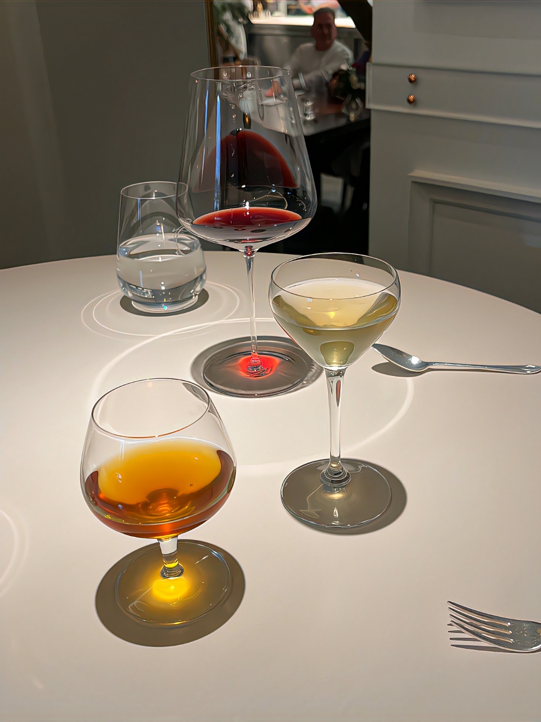 理想和生活差了十万八千里,我马不停蹄,却又无能