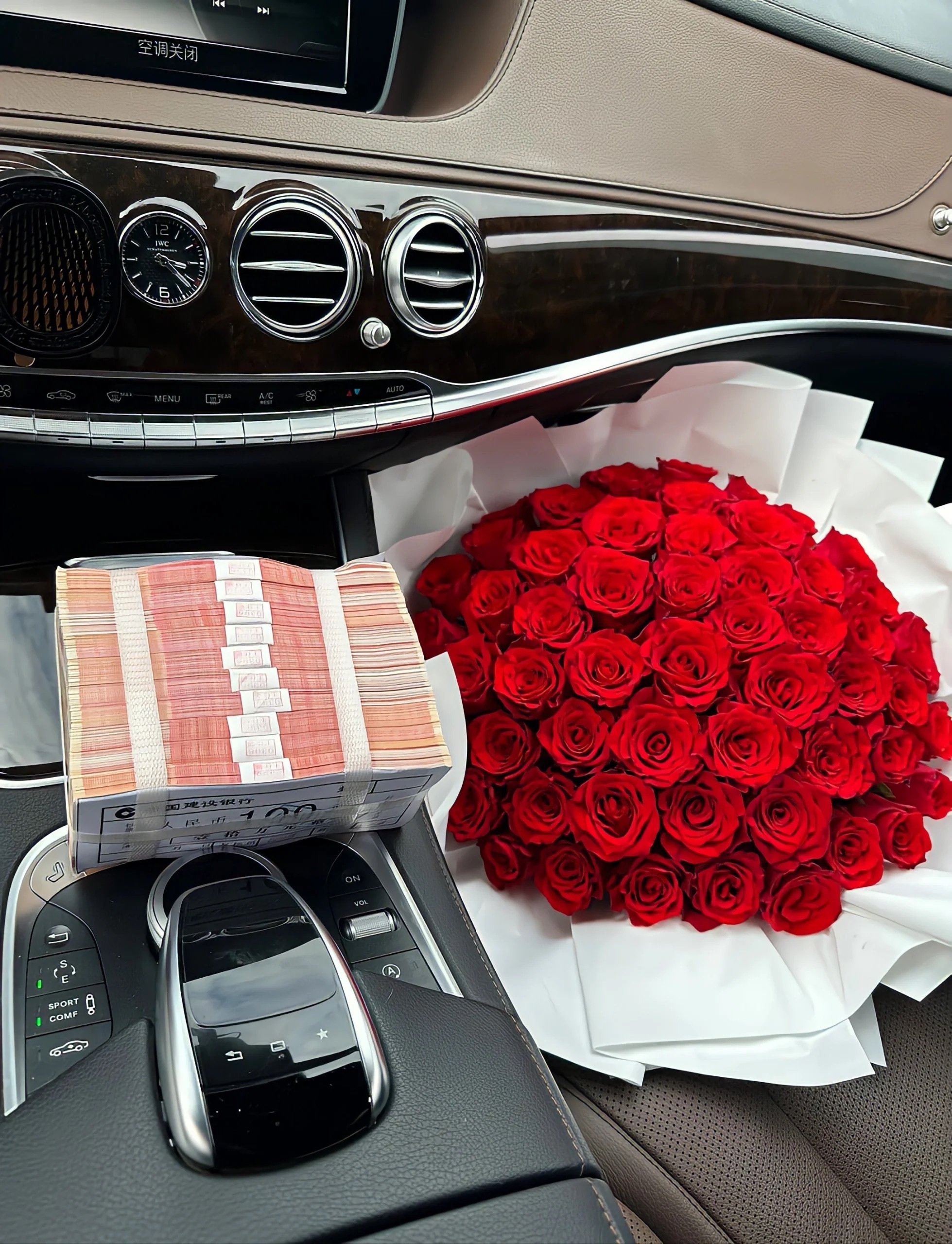 成年人的底气,都是钱给的,没事少矫情,有空多赚钱