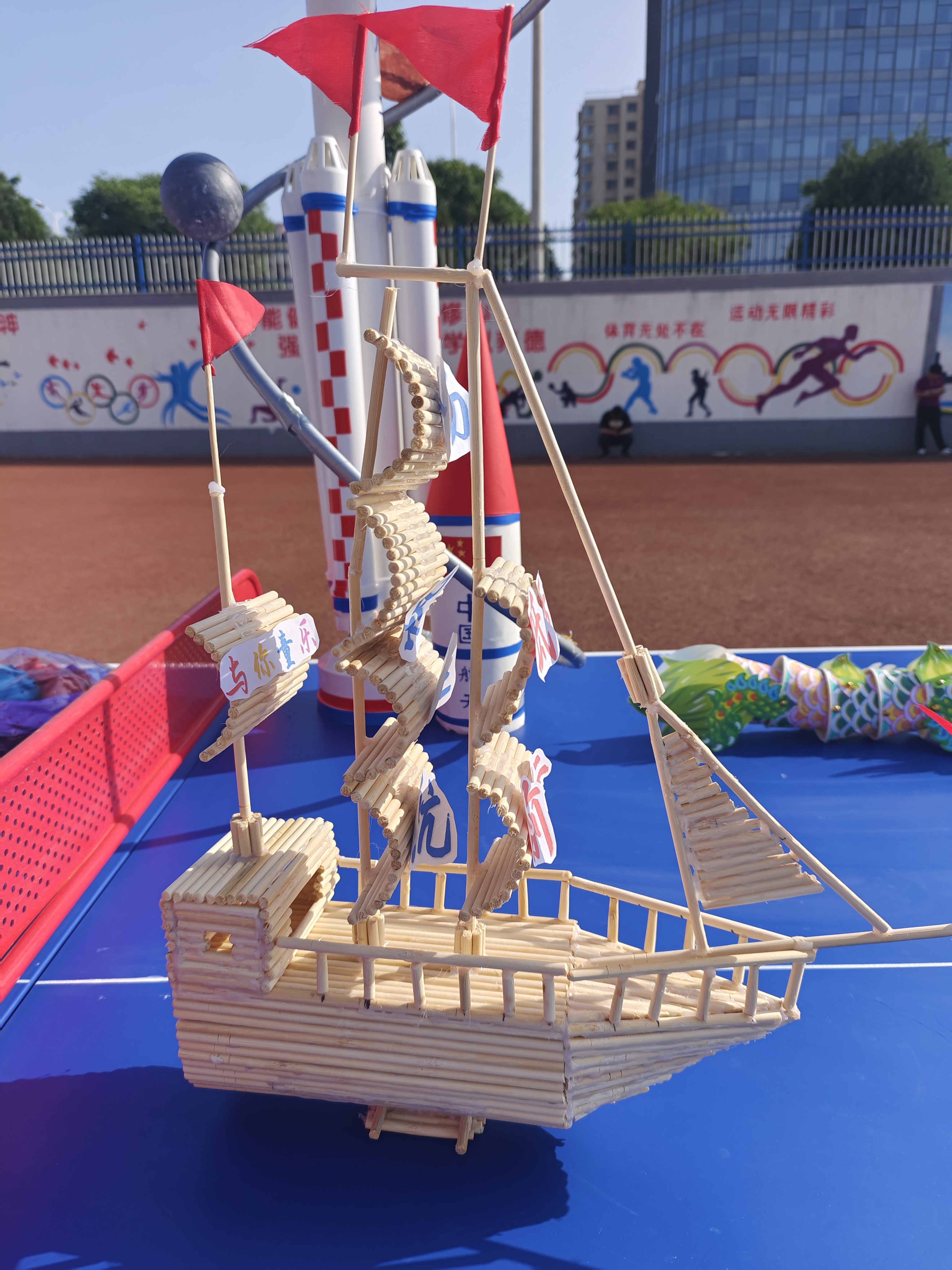 夏日生活碎片# 大家都来欣赏一下小木棍的快乐,一根根的小木棍在鹤佑