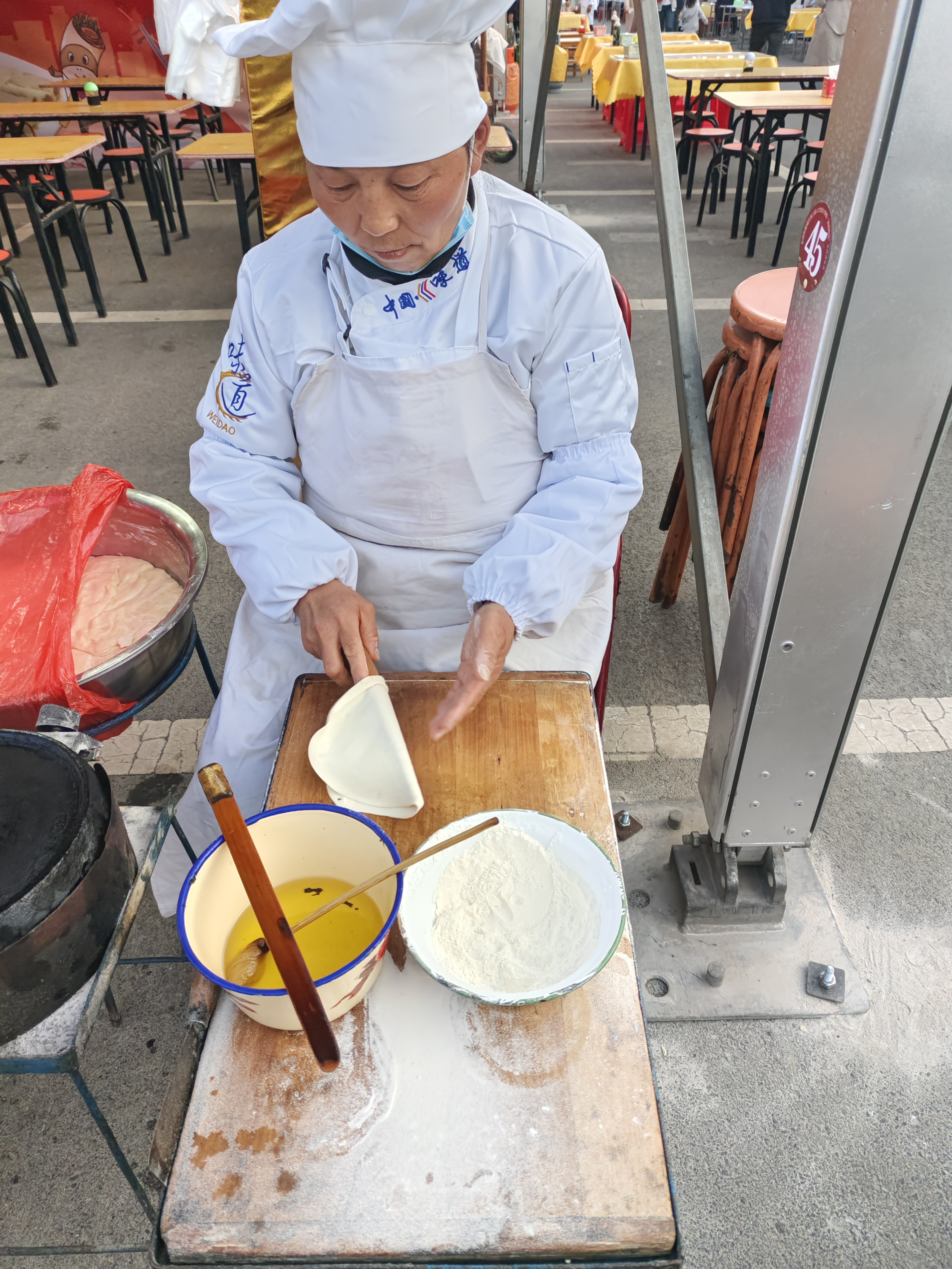 甩饼飞起来图片