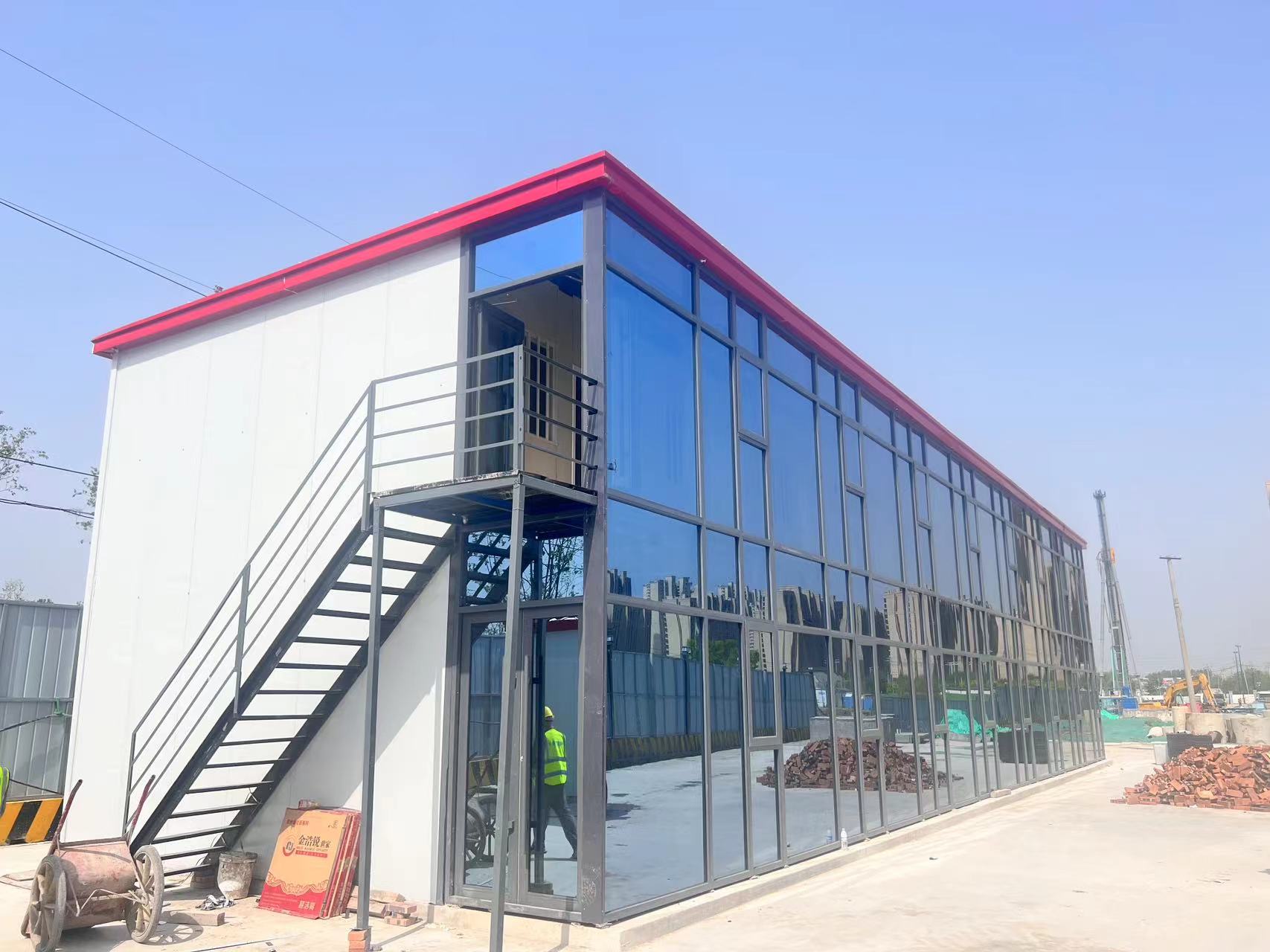 济南水电四局地铁九号线活动板房项目 双层玻璃幕墙活动板房办公楼
