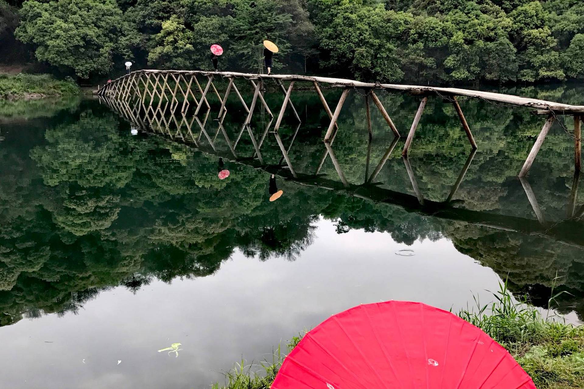 【摄影手记】《只此青绿:隐逸的婺源漳村板凳桥》  没有油菜花季江岭