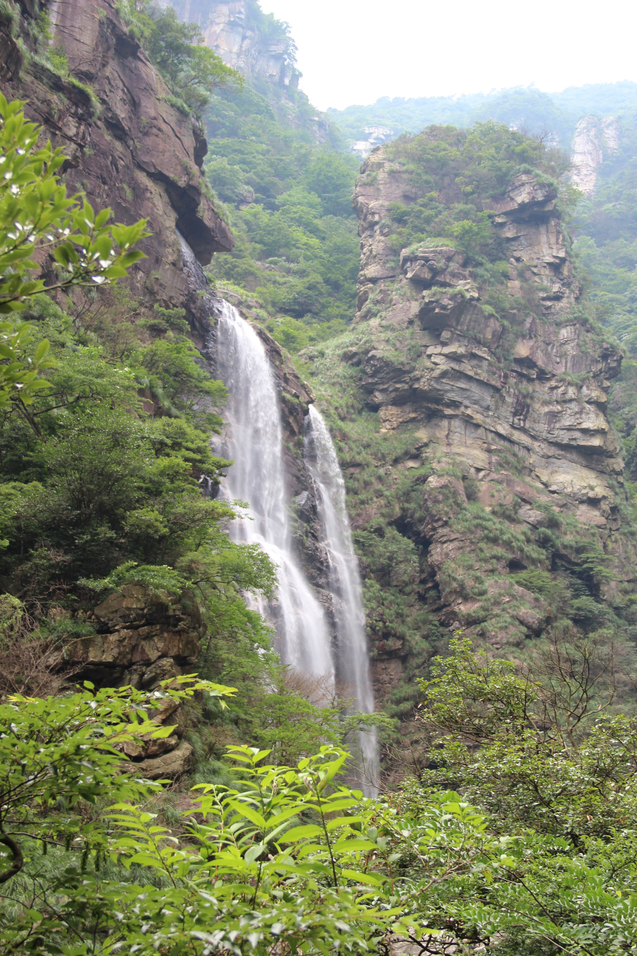 廬山煙雨浙江潮,未至千般恨不消.到得還來別無事,廬山煙雨浙江潮.