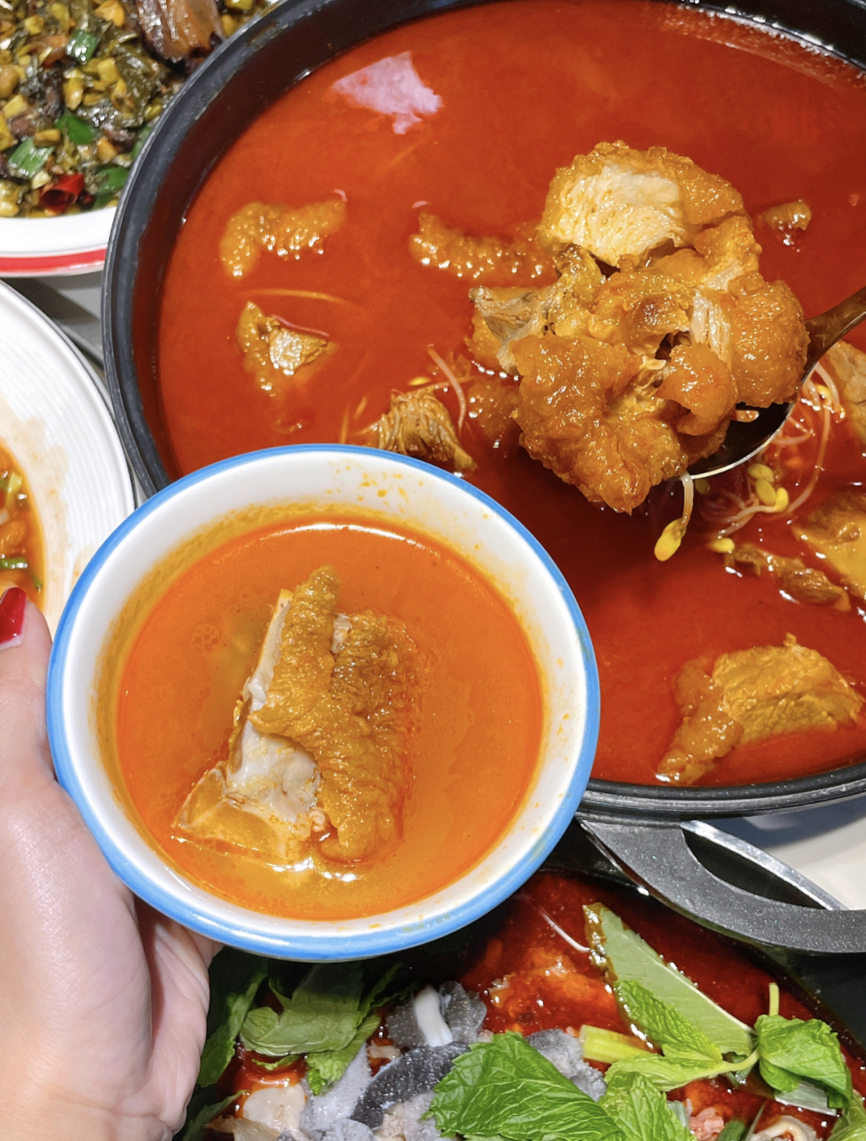 97从江南飞奔到安吉,就为了这酸汤脆皮猪脚.