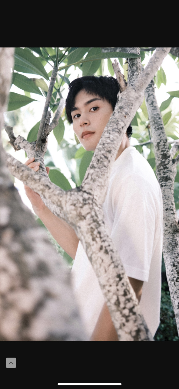 张哲瀚# 夏日赤脚玩水清凉感