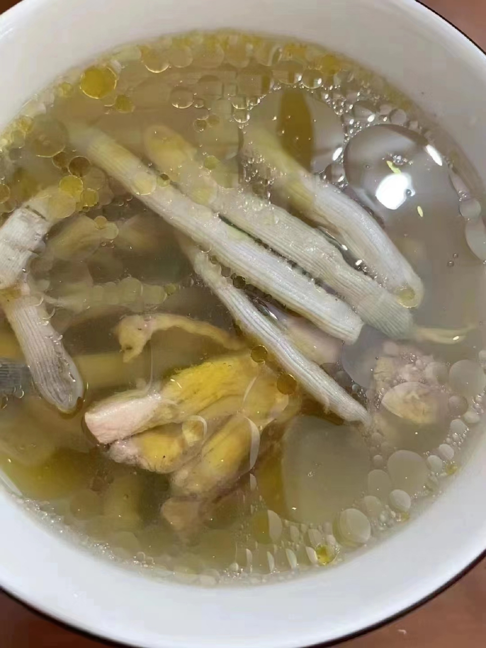 沙虫干煲汤   功效:解烦渴,降血压,滋阴降火,清肺补虚……现代营养学