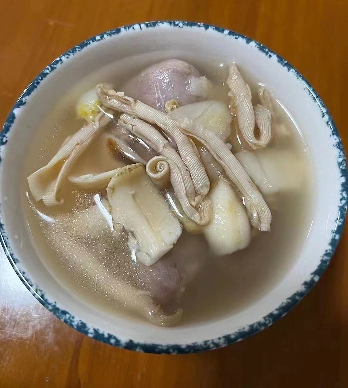 沙虫干煲汤   功效:解烦渴,降血压,滋阴降火,清肺补虚……现代营养学