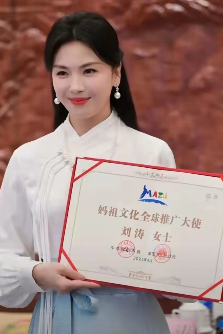 在湄洲岛天后广场,一场现代科技与千年祭典的激情碰撞正在上演