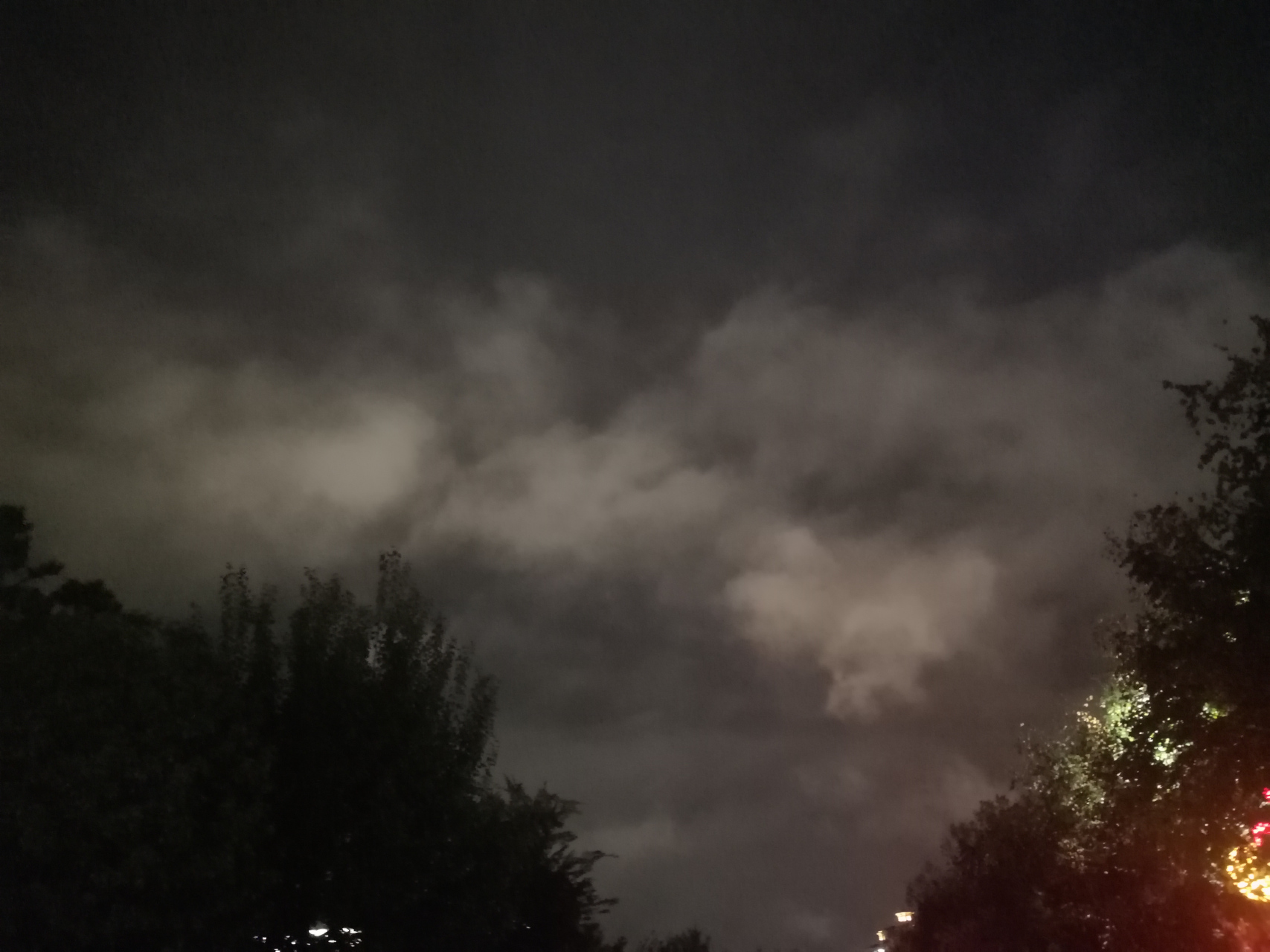 不一样的傍晚 下了半月的雨,下午下雨停,傍晚的天空美景不一般