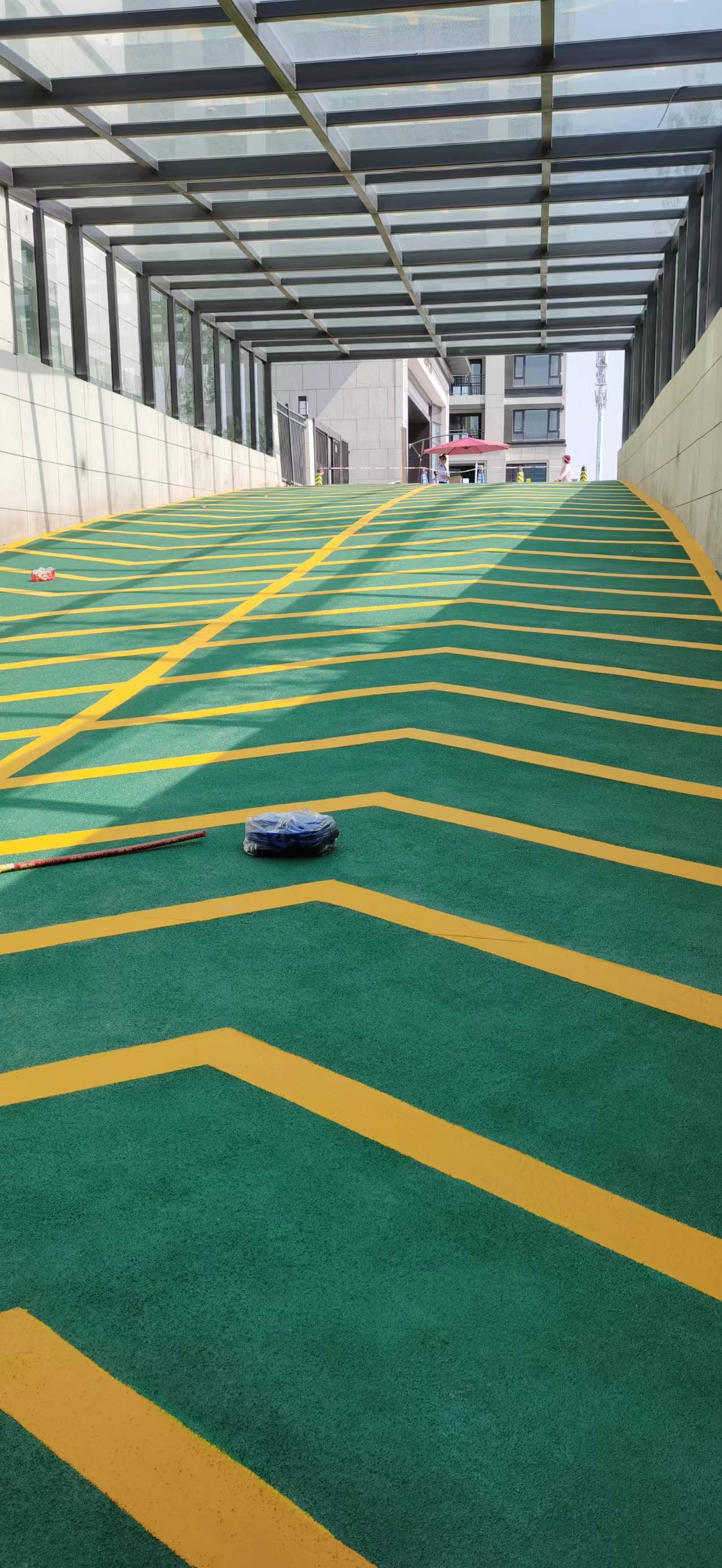 无振动防滑坡道施工现场实拍