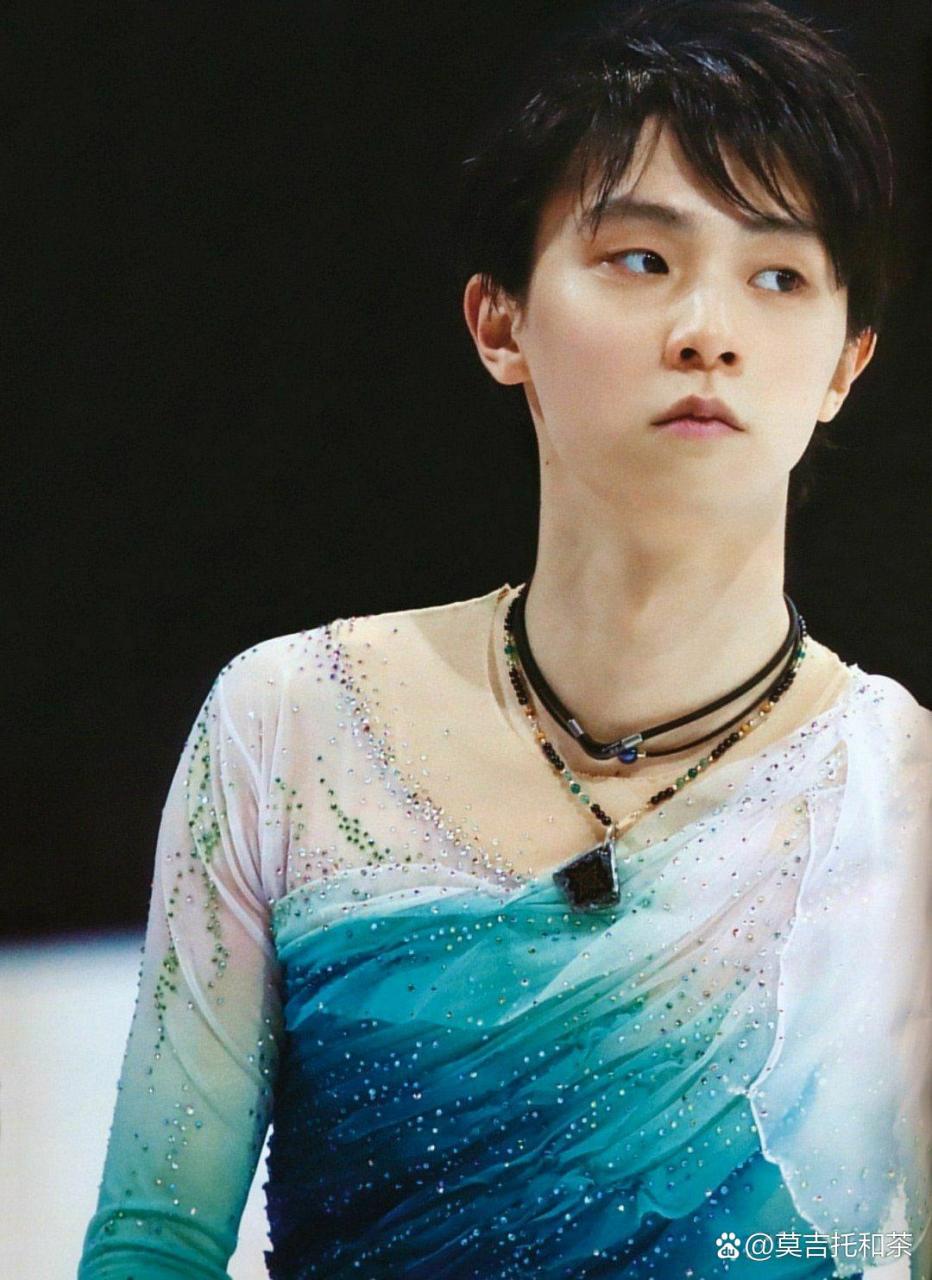 羽生结弦# 羽生结弦考斯滕的别称,小九,因为像九寨沟湖水的渐变色大 