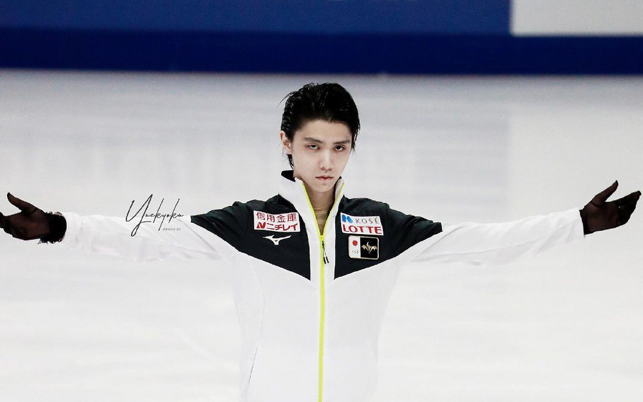 羽生结弦# 大背头配这个眼神,绝了.