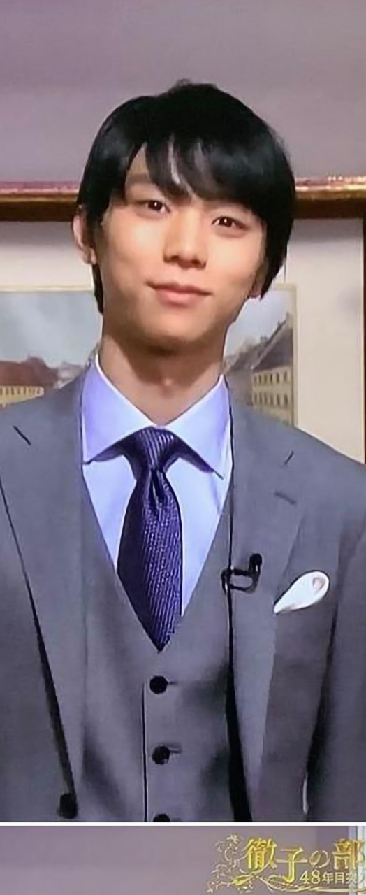 羽生结弦# 羽生结弦穿这套西装有一种绅士的感觉,不同于以往的风耨.