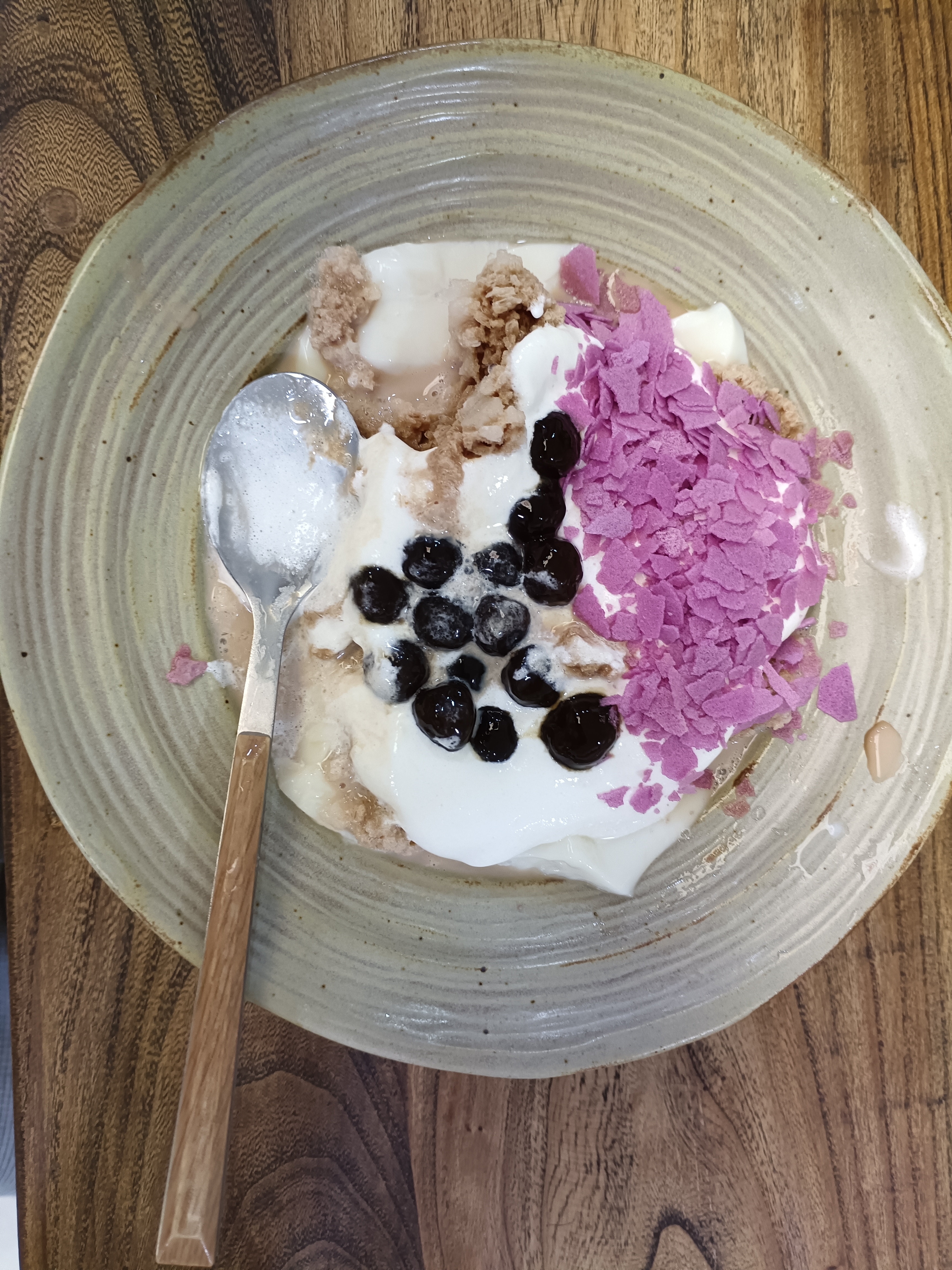 成都的泰式海盐冰豆花,底冰是奶茶味的[大笑]