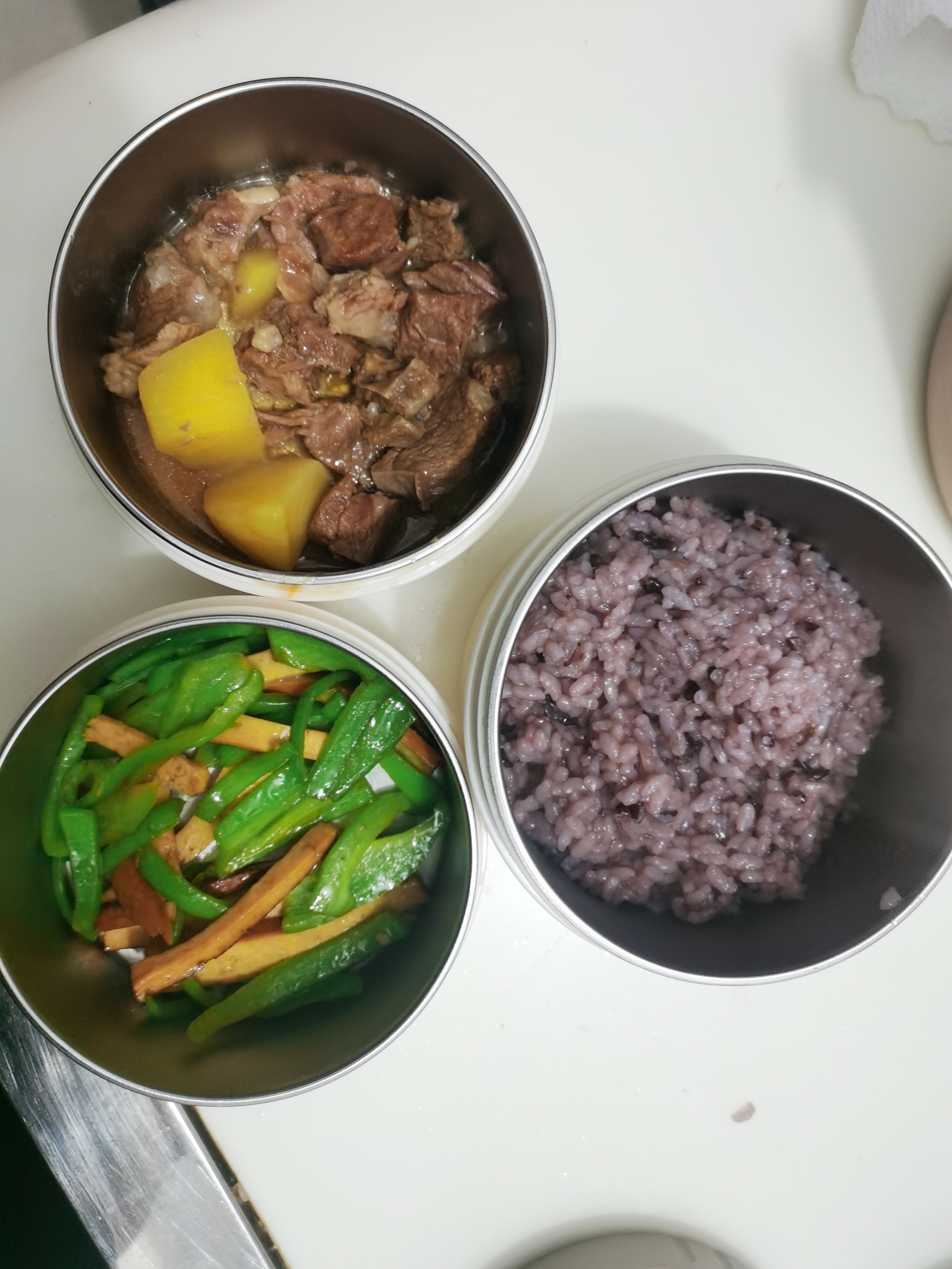 小学生盒饭哇,好丰盛的午餐呀!