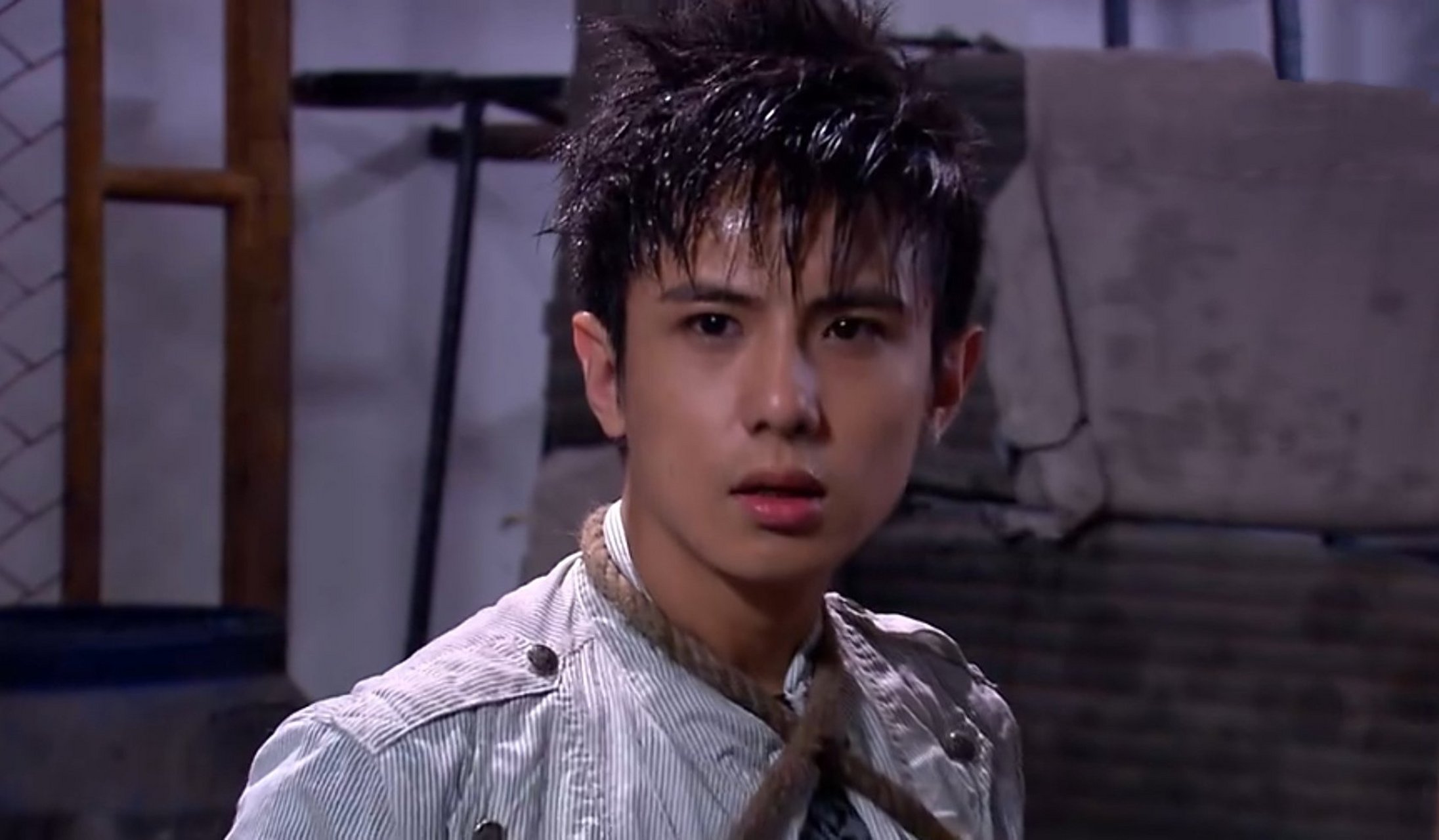 经典动漫# 《铠甲勇士》中安迷修是幽冥军团的分队长,他很强大.