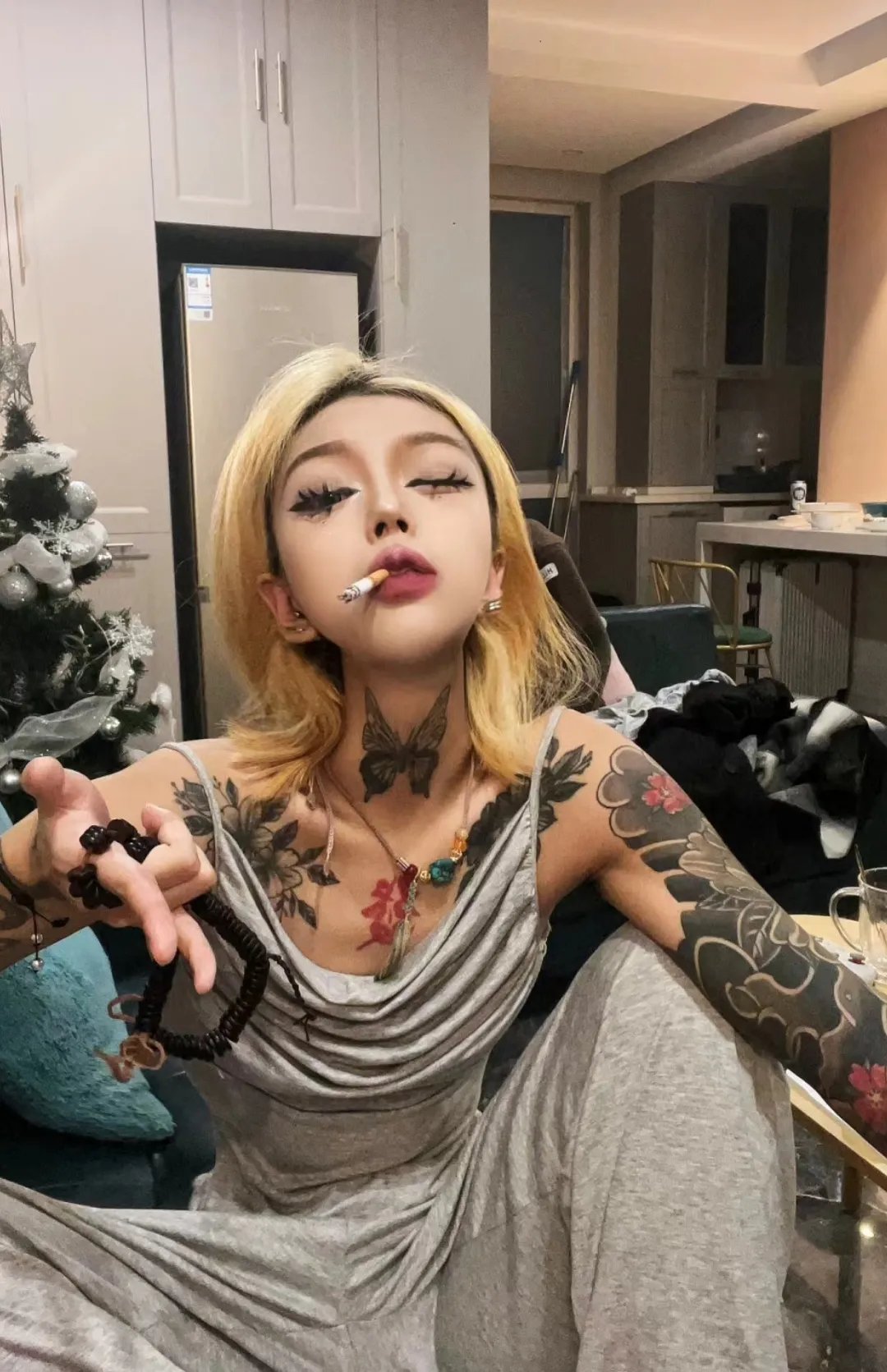 真想不明白,纹身真的这么好吗?好端端的一个女孩子,这个能嫁的出去吗?