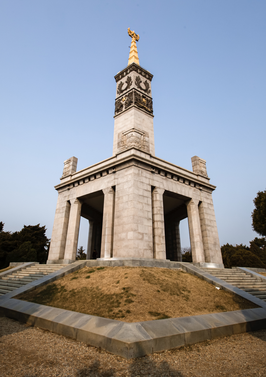 旅顺#  《百年旅顺》-胜利塔       胜利塔是苏军撤离旅顺之前,为