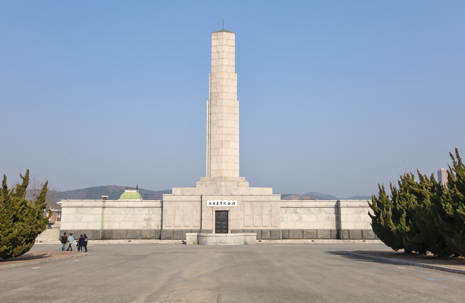 旅順# 《百年旅順》-蘇軍烈士陵園 蘇軍烈士陵園是建立在止