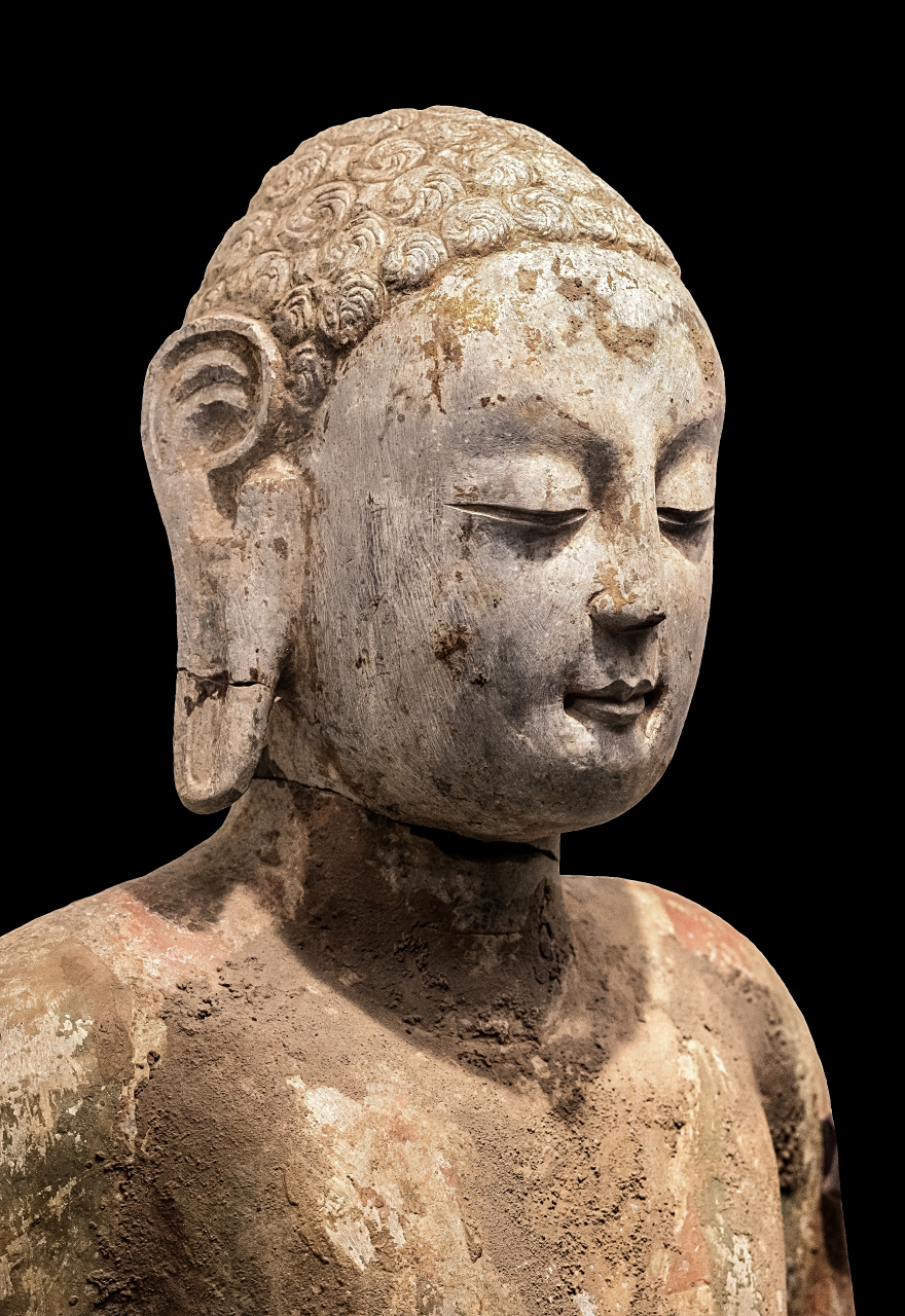 《穿越千年的东方微笑》-青州造像 (11)贴金彩绘石雕佛立像/北齐