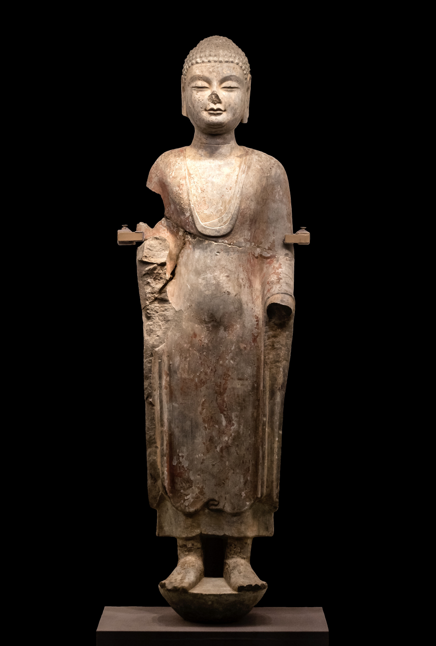 旅顺博物馆#  《穿越千年的东方微笑》-青州造像 (12)贴金彩绘石雕佛