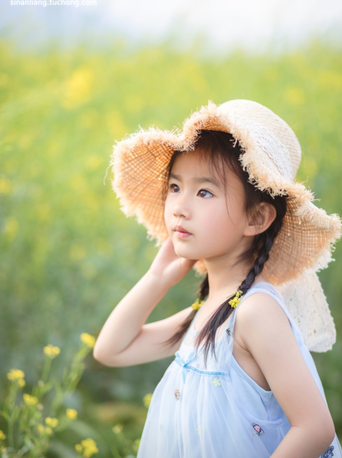 小梦君生于1996年,是我