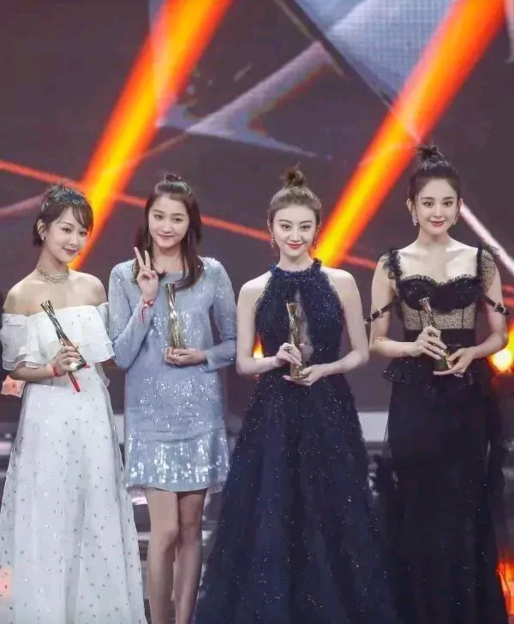 杨紫,关晓彤,景甜和娜扎同框,四大美女真的很养眼呐