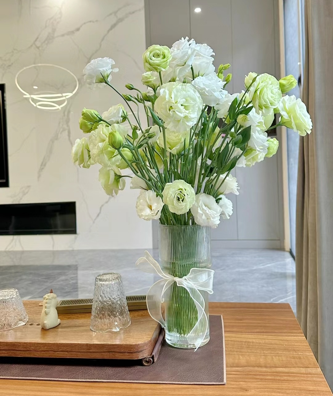 花瓶的材质要和花的最美插花图片切花花瓶花瓶里的鲜花