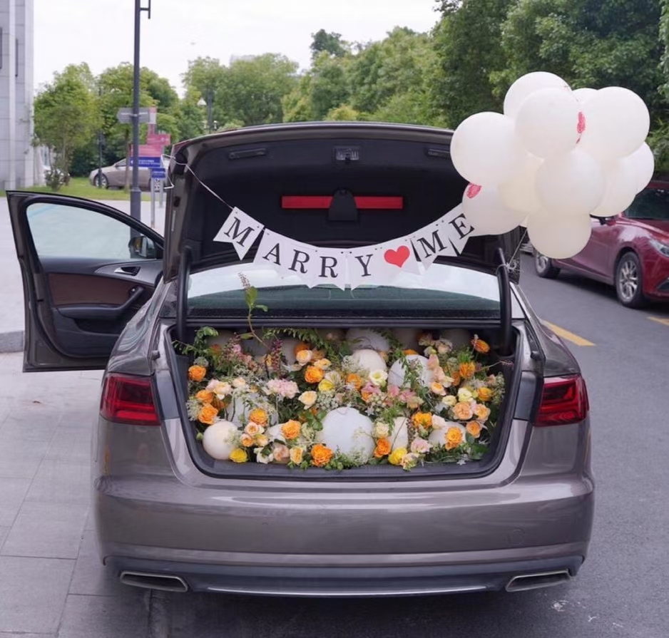 车尾箱鲜花装饰,南宁后备箱鲜花布置,广西南宁后备车箱鲜花惊喜表白