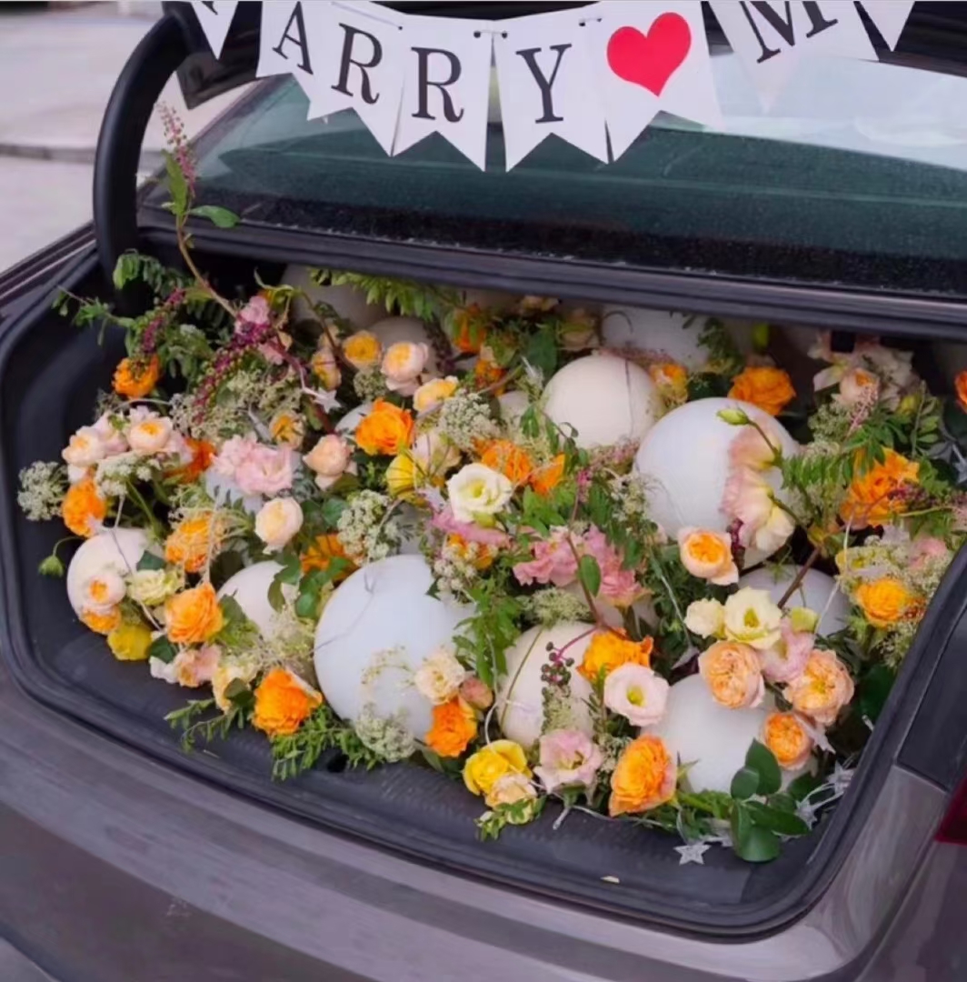 车尾箱鲜花装饰,南宁后备箱鲜花布置,广西南宁后备车箱鲜花惊喜表白