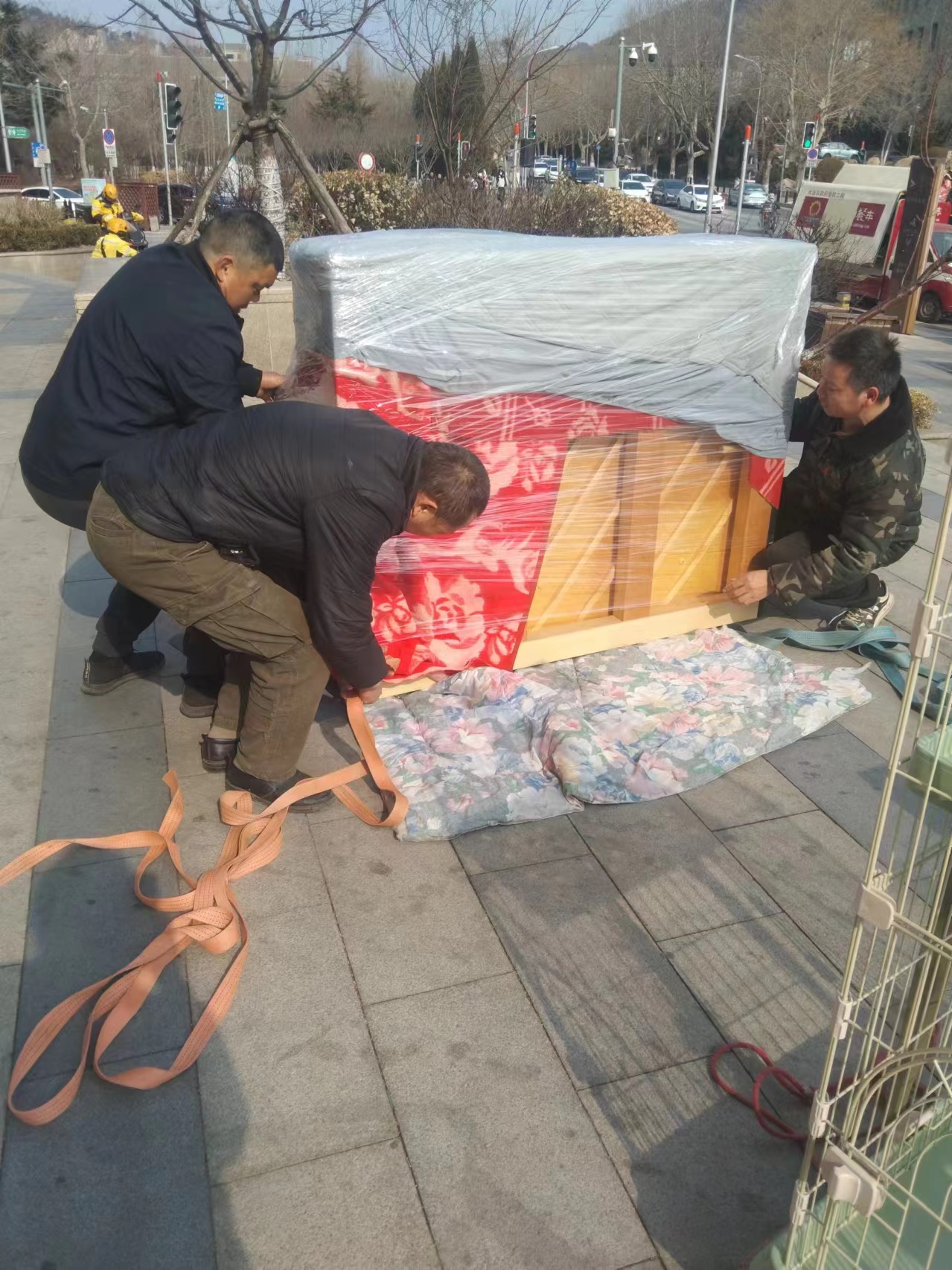 白城社区里的搬家故事