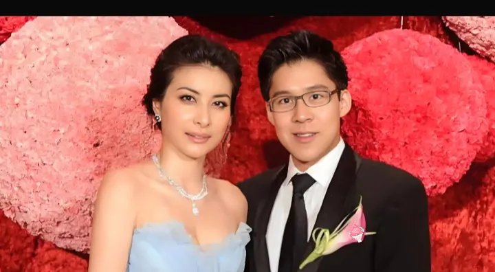 郭晶晶和霍启刚在2012年11月举行了婚礼,婚礼办了三场,总花费3000万