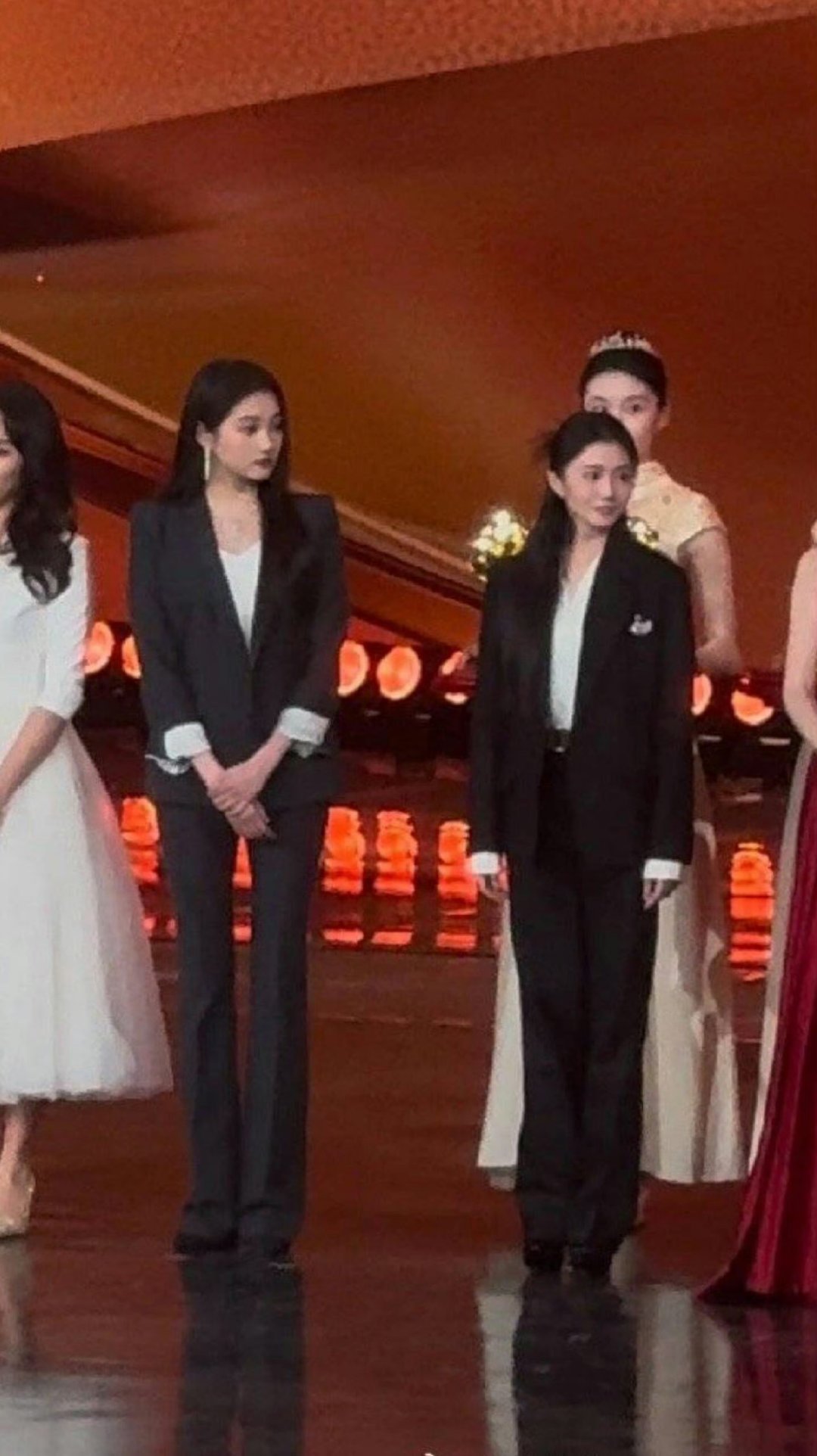 明星# 中国电视剧年度盛典关晓彤,刘浩存同框,关晓彤真的很神奇,每次