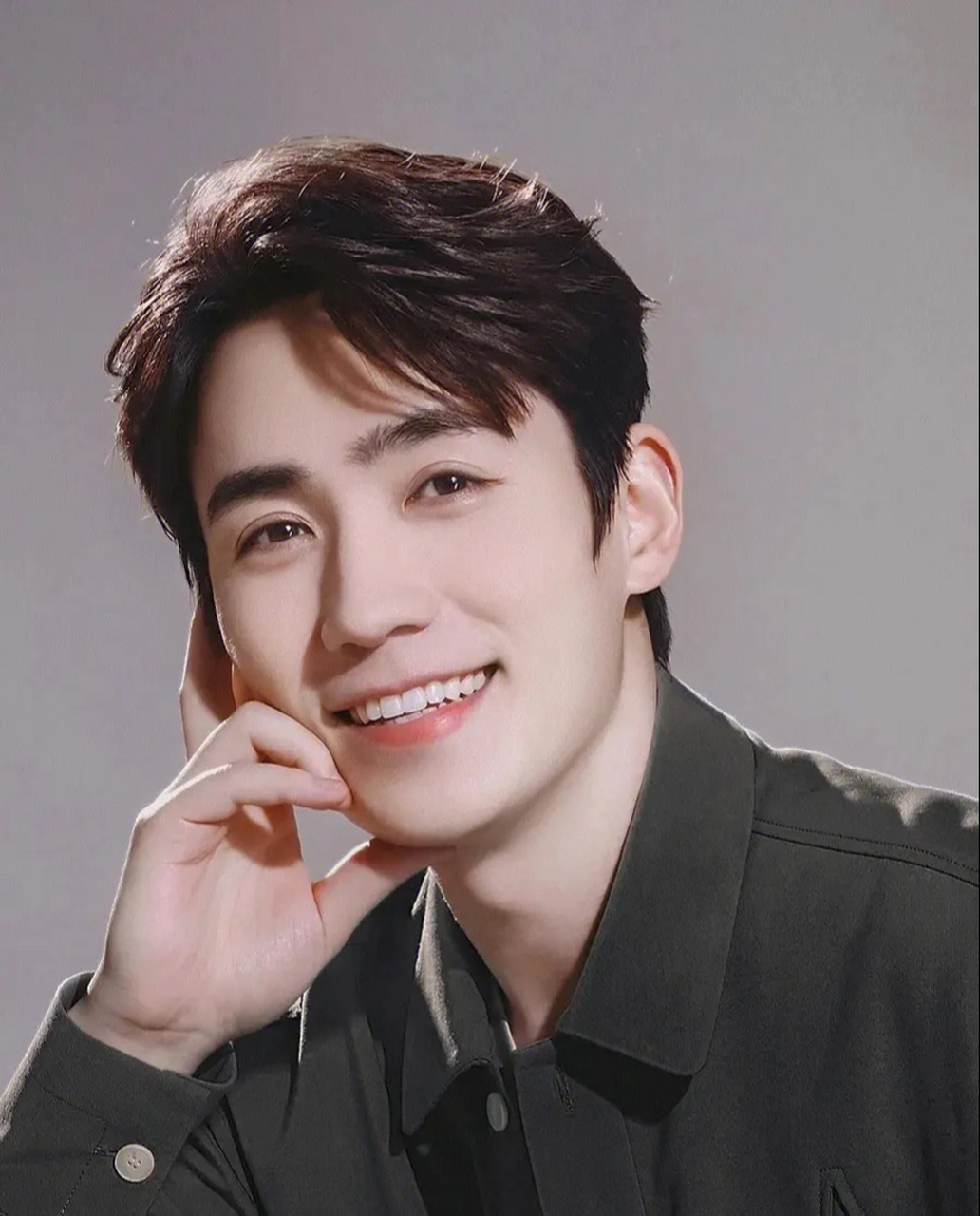 眼睛里有星星的三位男明星,他们眼神清澈明亮又有神,只用眼神就能演出