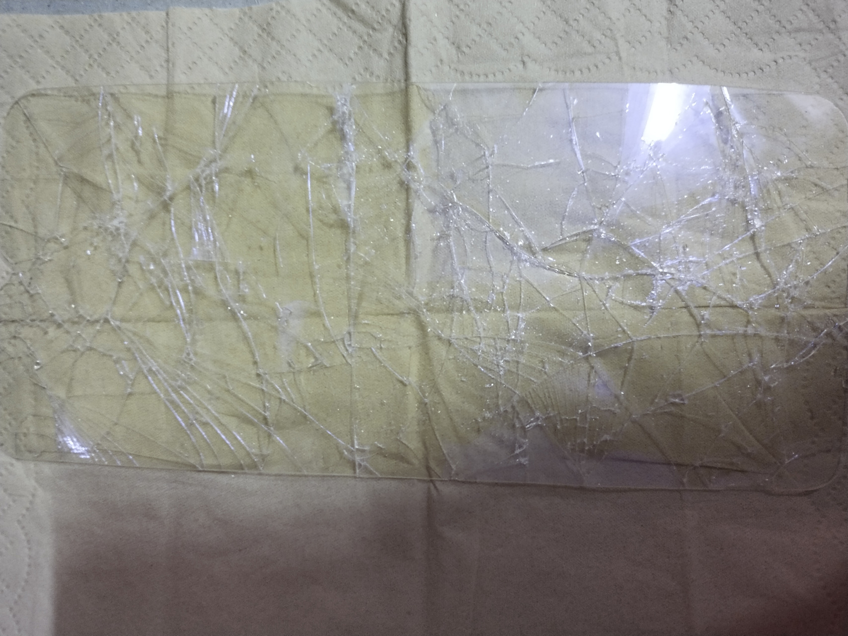 检测一下手机钢化膜,只是普通的钢化膜,藕断丝连