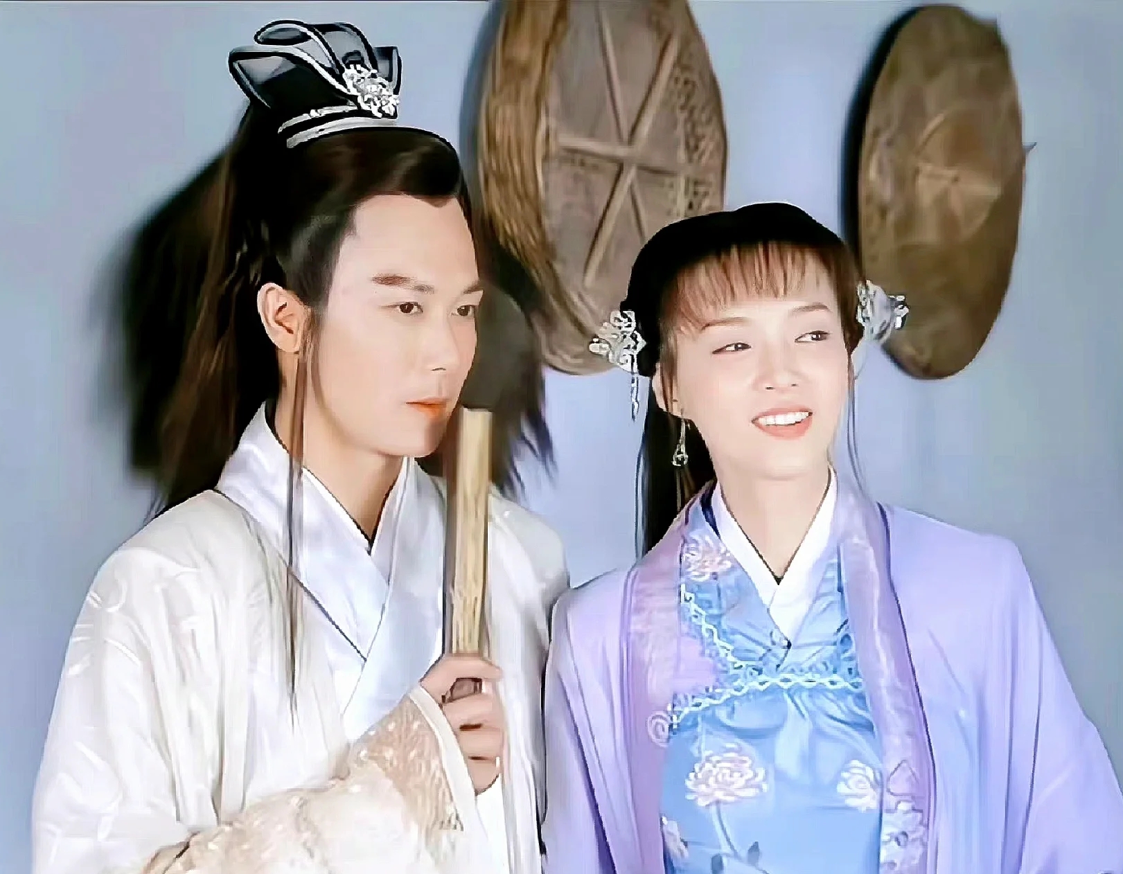 《龙游天下》 司马玉龙自中兴复国之后,因念念不忘失踪的太后,化名为