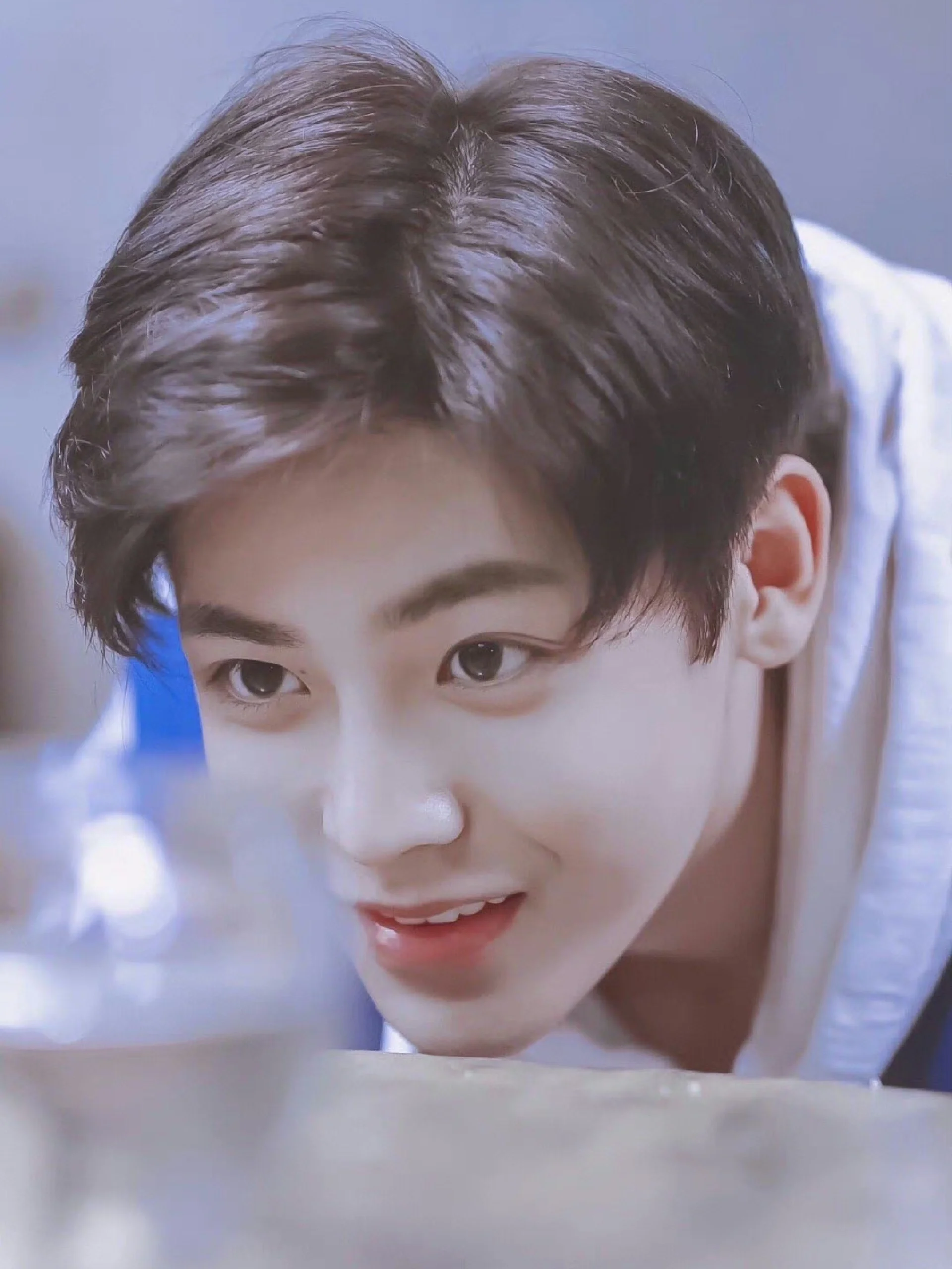 花彪真的是我心目中的校园剧男主top1,印象很深的一个片段,是花彪对着