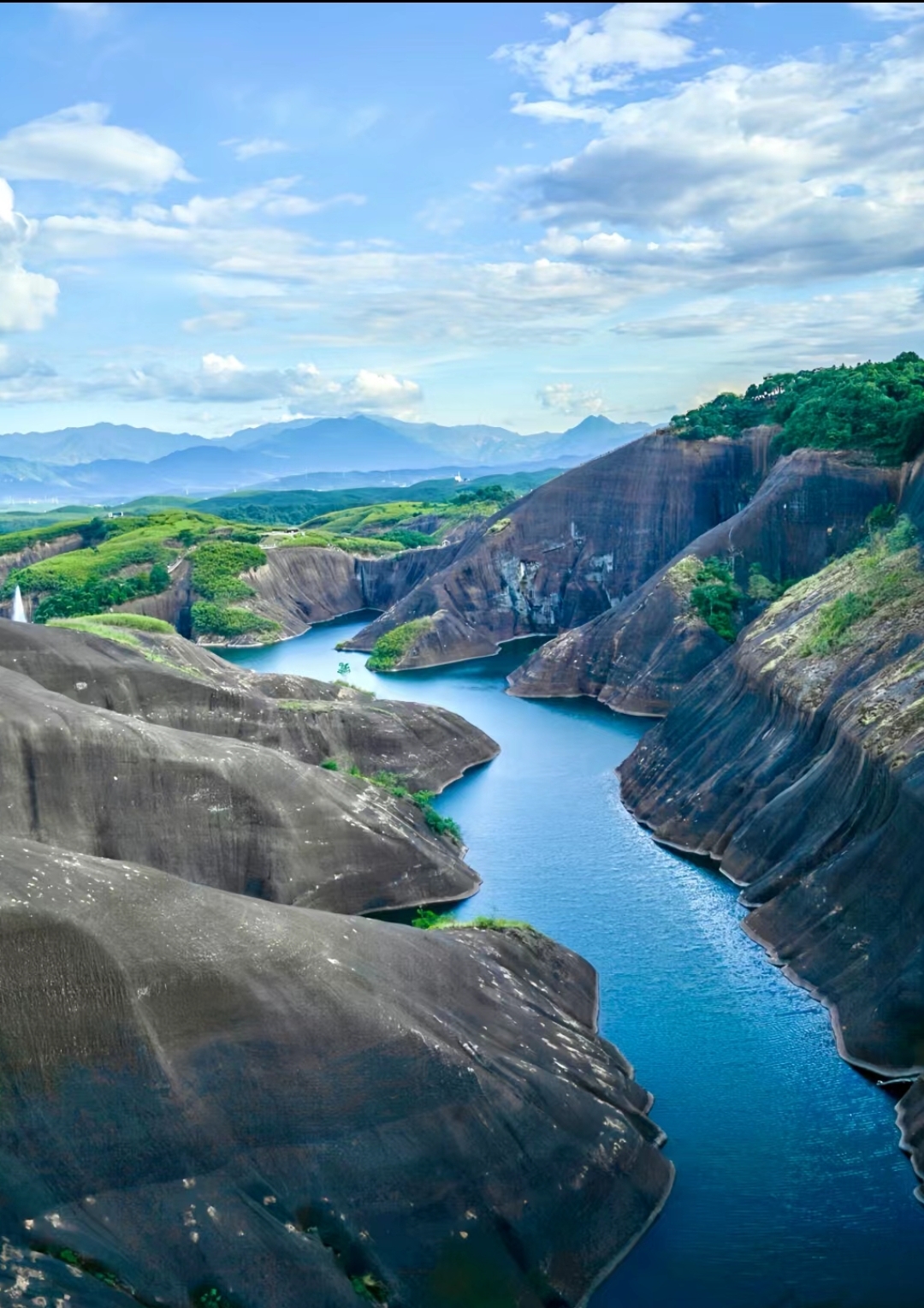 当地理课本中的丹霞地貌照进现实,太绝了 hi,大家好今天给大家分享