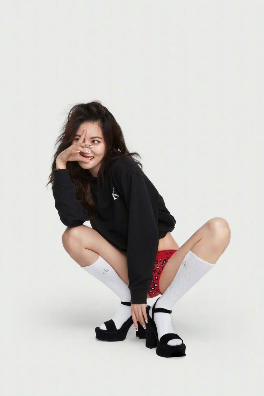 泫雅 ck 676767封面时尚写真美照