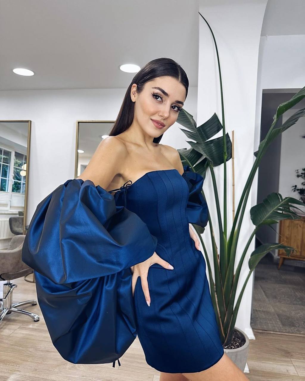 土耳其小姐汉德·埃塞尔有着古铜色的肌肤,五官精致而立体,身材高挑