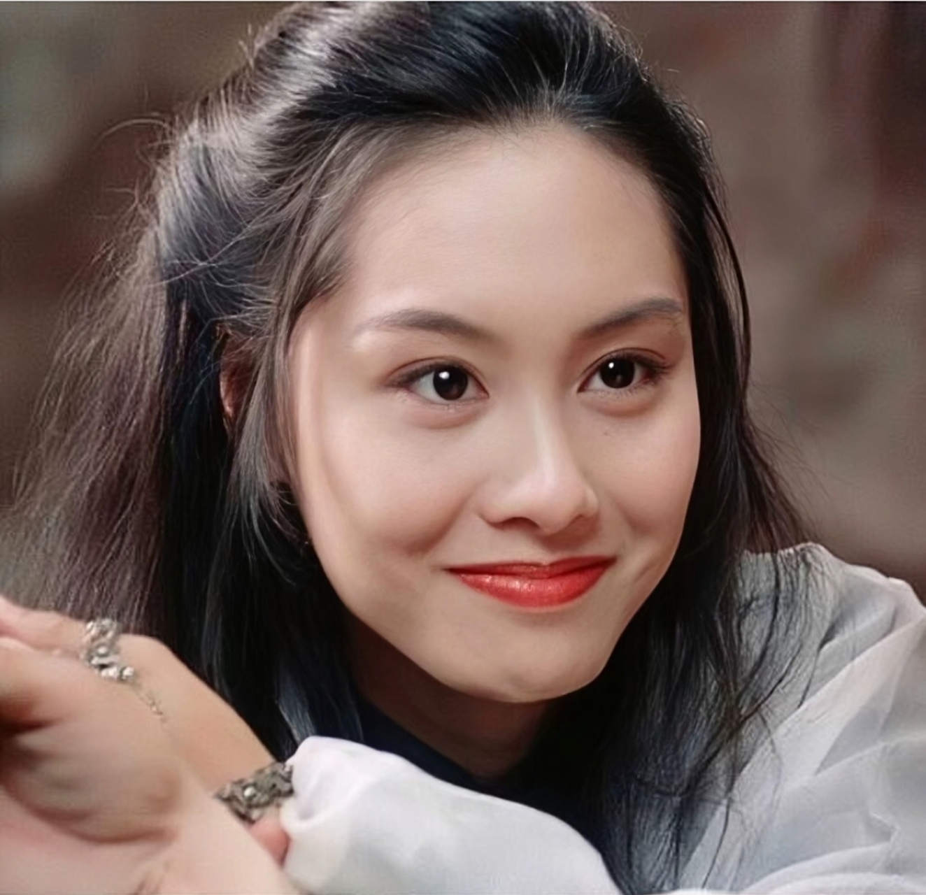 紫霞仙子朱茵相信也是一代男孩的梦中情人吧,这种俏皮型的女孩没有几