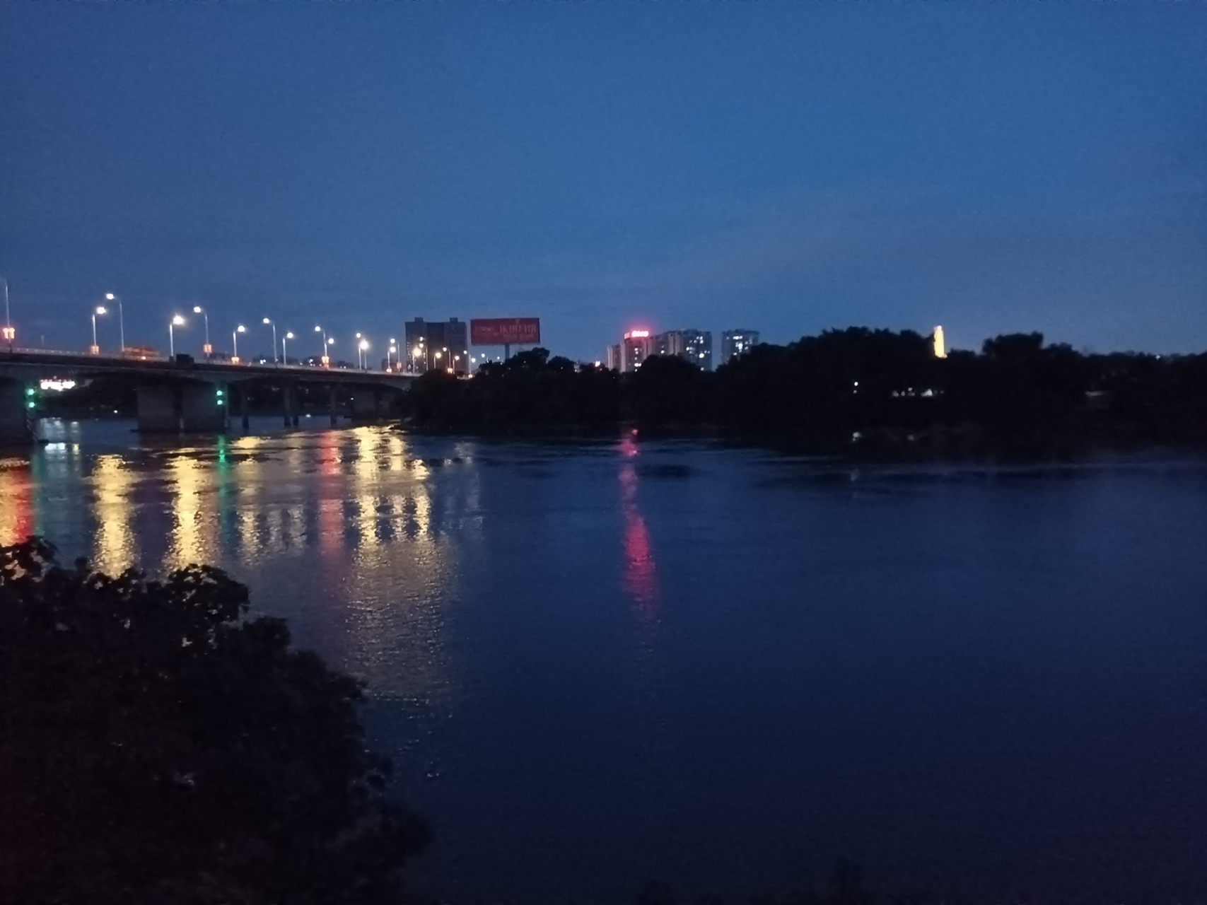 东莞石碣镇大王洲桥下东江夜色