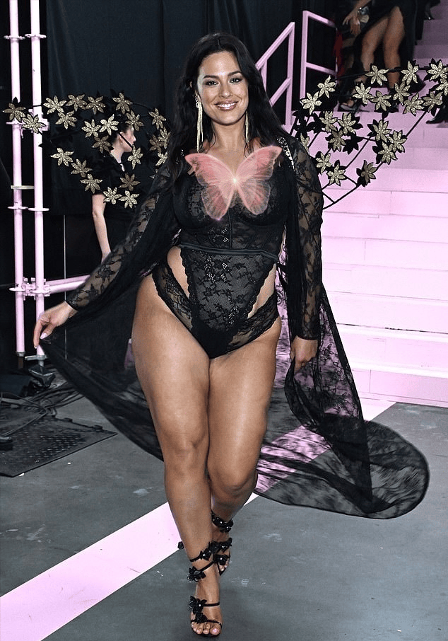 维密大秀请来了大码超模阿什利,体重180斤的大码超模,果然是打破了惯