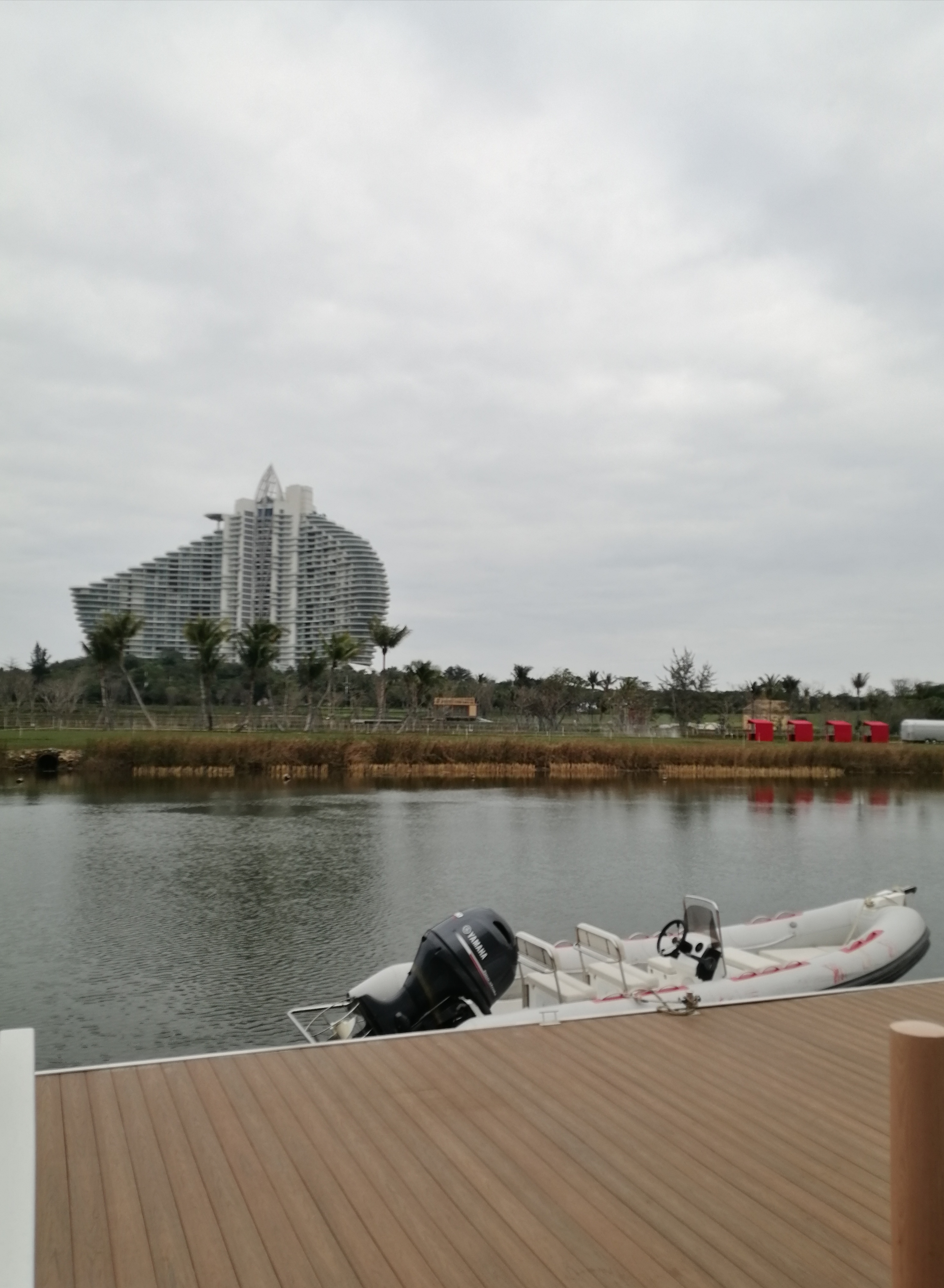 城市灯火谁都陶醉,好梦易醒才叫社会