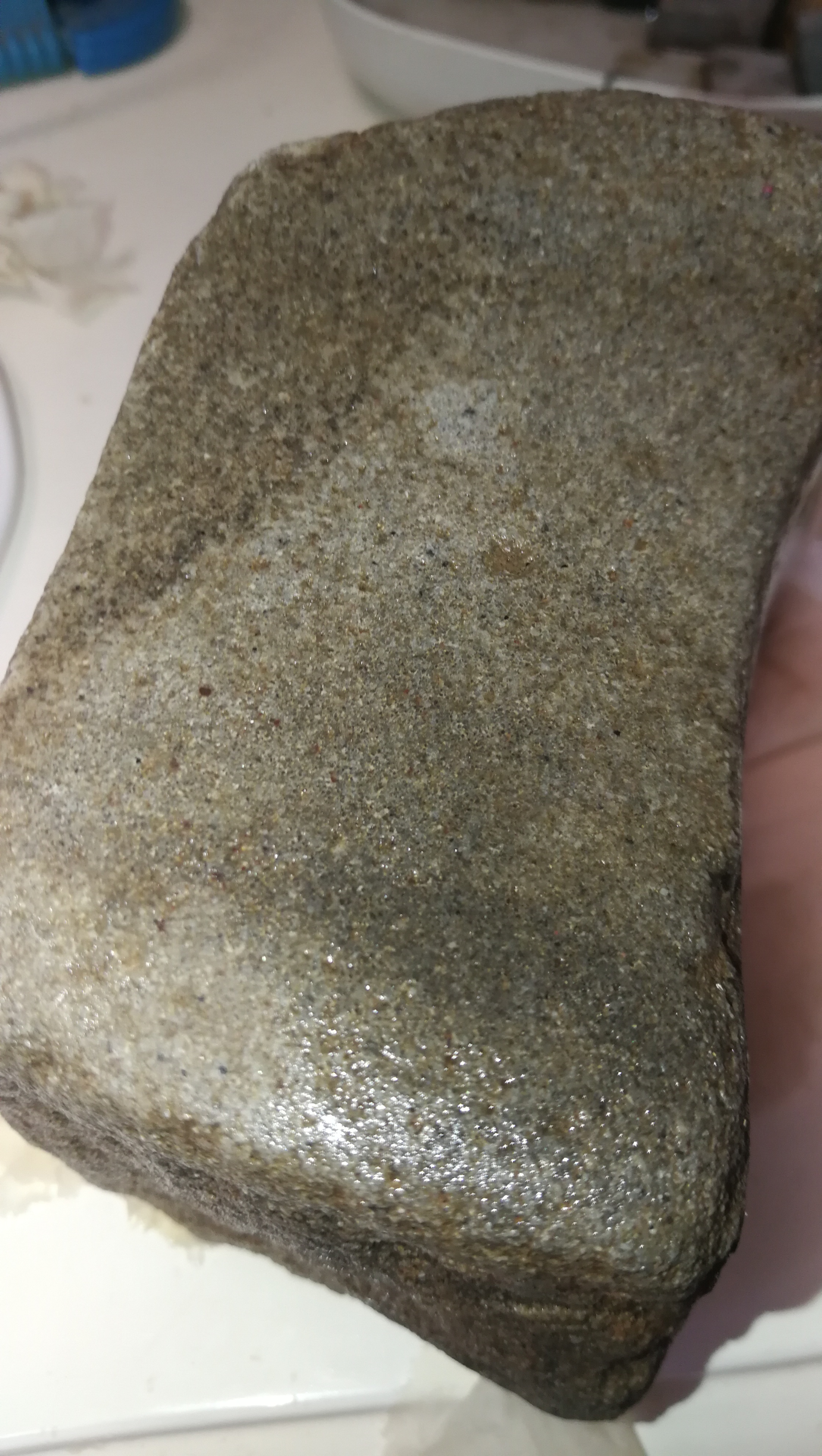 顽火辉无球粒陨石的主要成分是缺铁,富镁的直辉石或辉石的大片白色