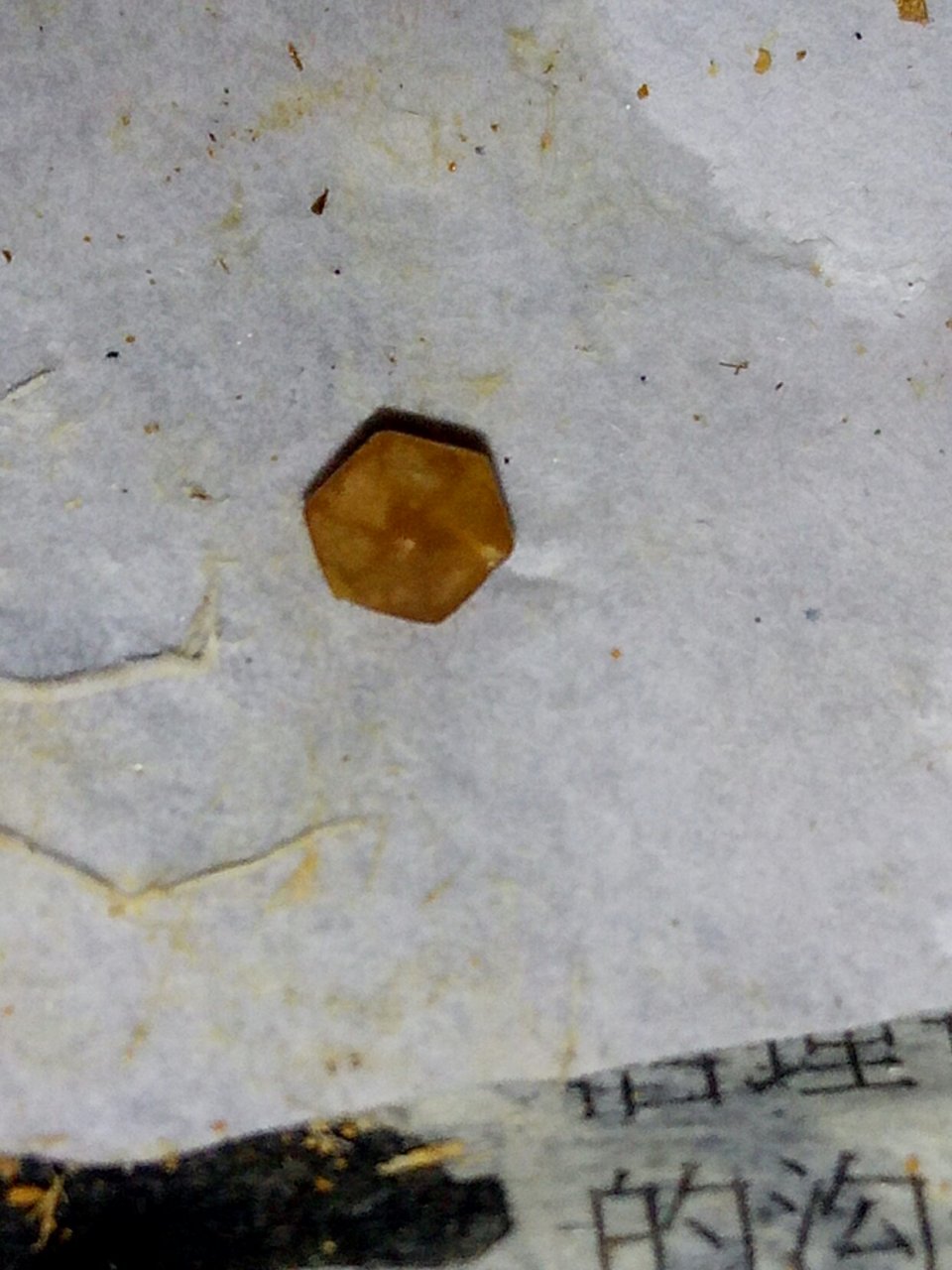 图1为百度搜索六方晶系陨石钻石参考石陨石,找到类似角砾岩陨石,有正